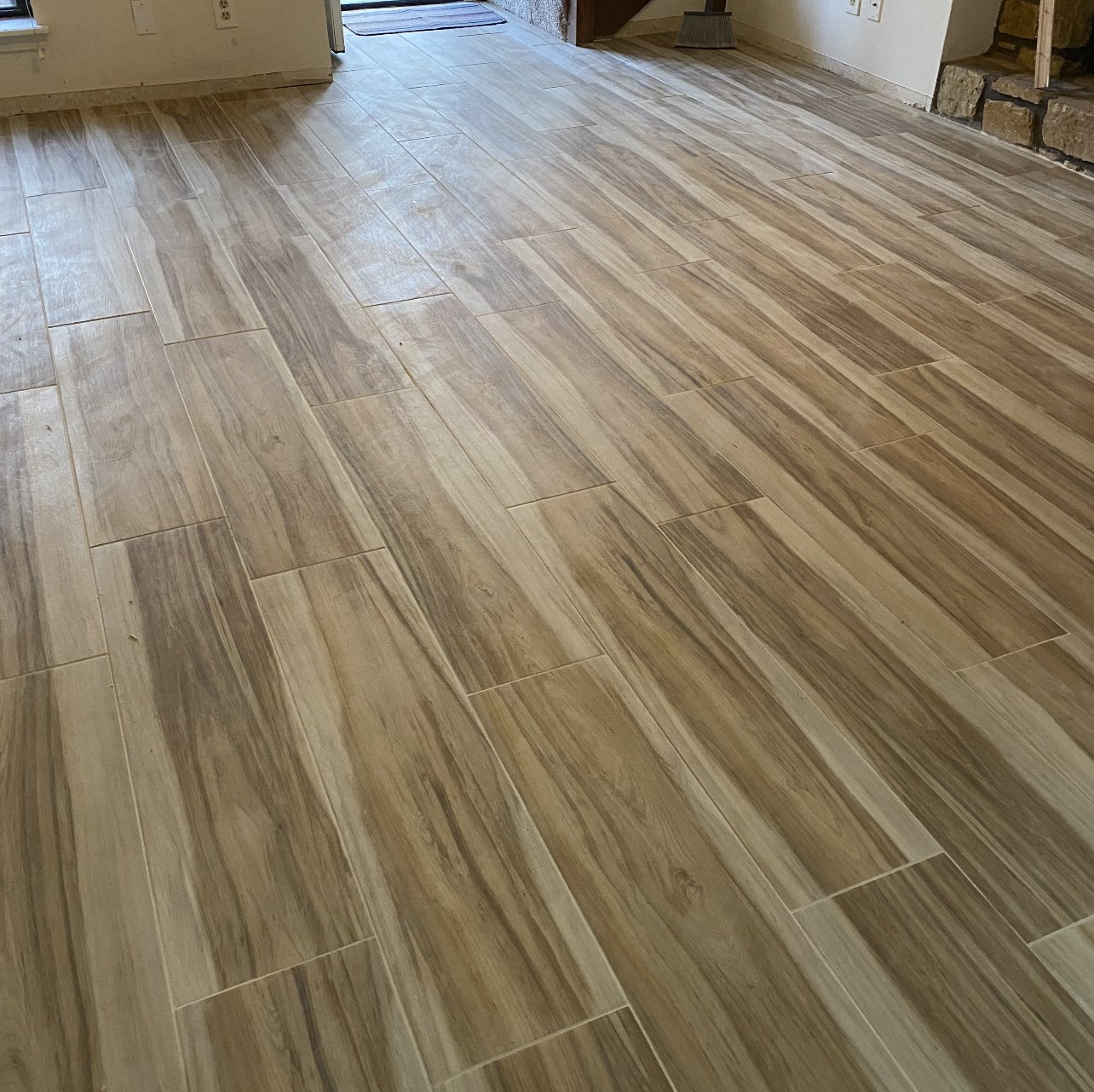 Plank tile flooring