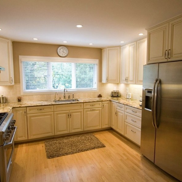 Wood floors, tile backsplash