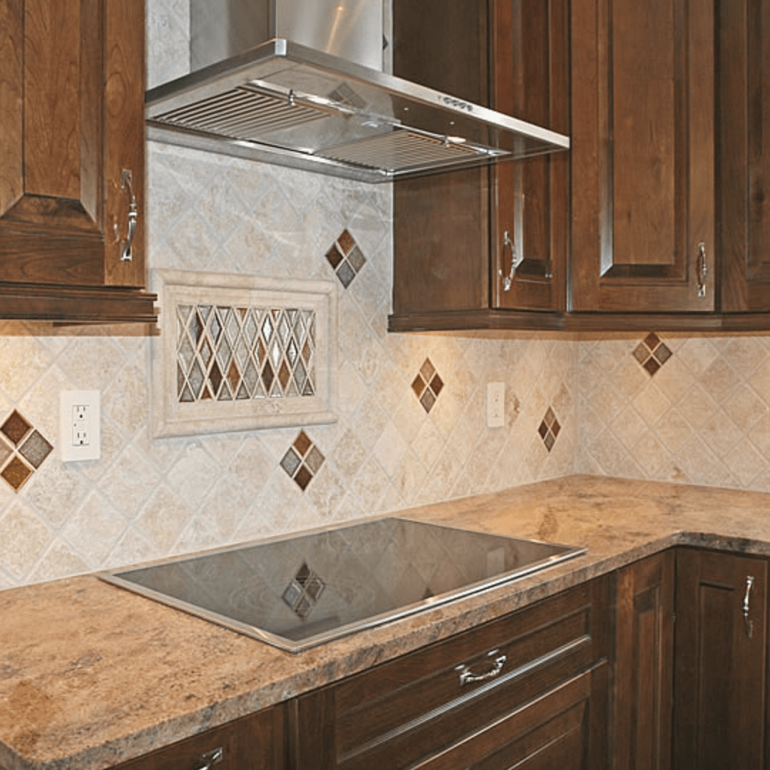 Backsplash with deco's