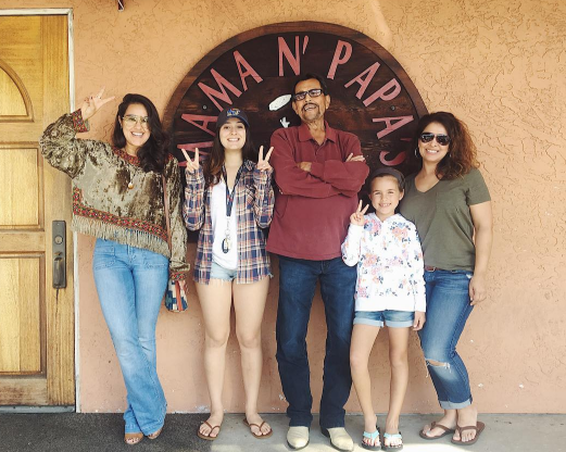 mama n papas pizza outdoor sign