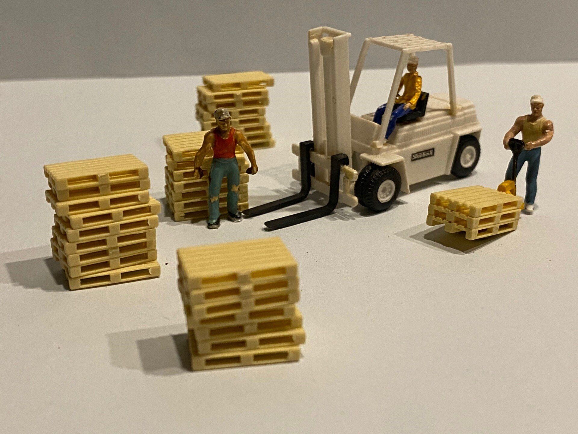 Newexco Heftruck & Toebehoren