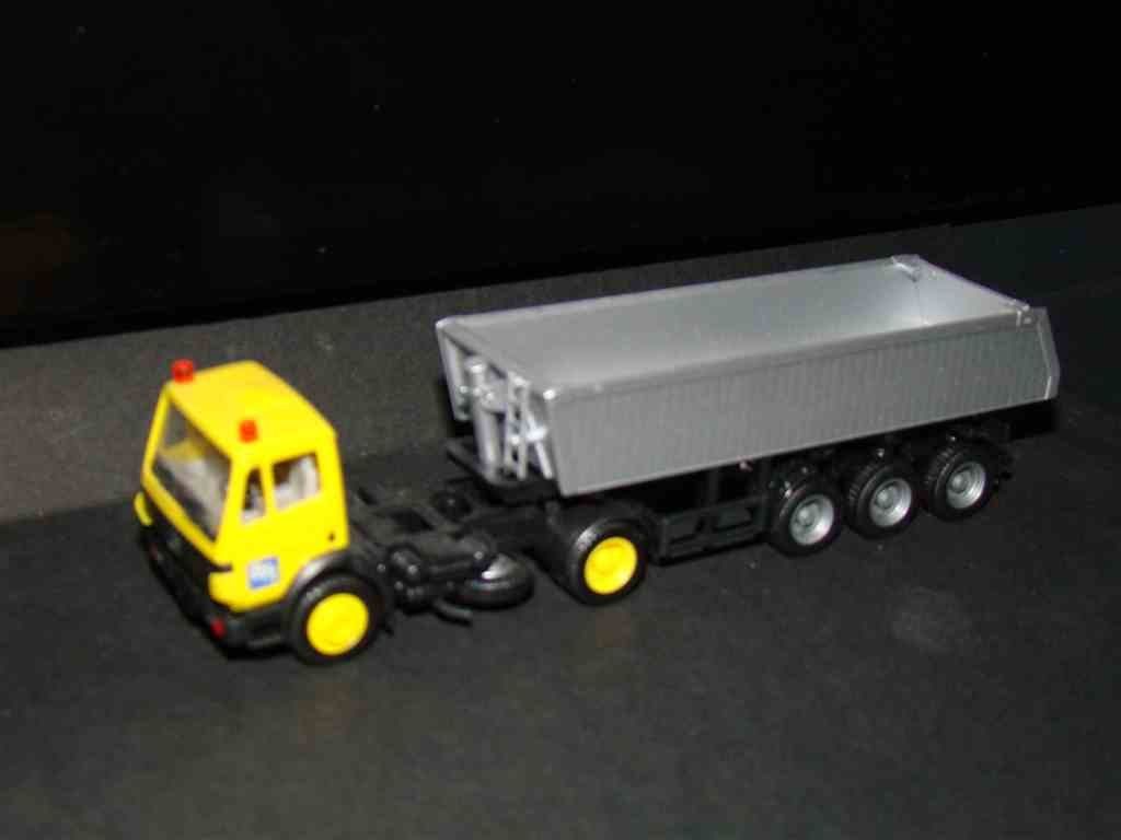 BFI Herpa MB  Eigenbouw trekker oplegger