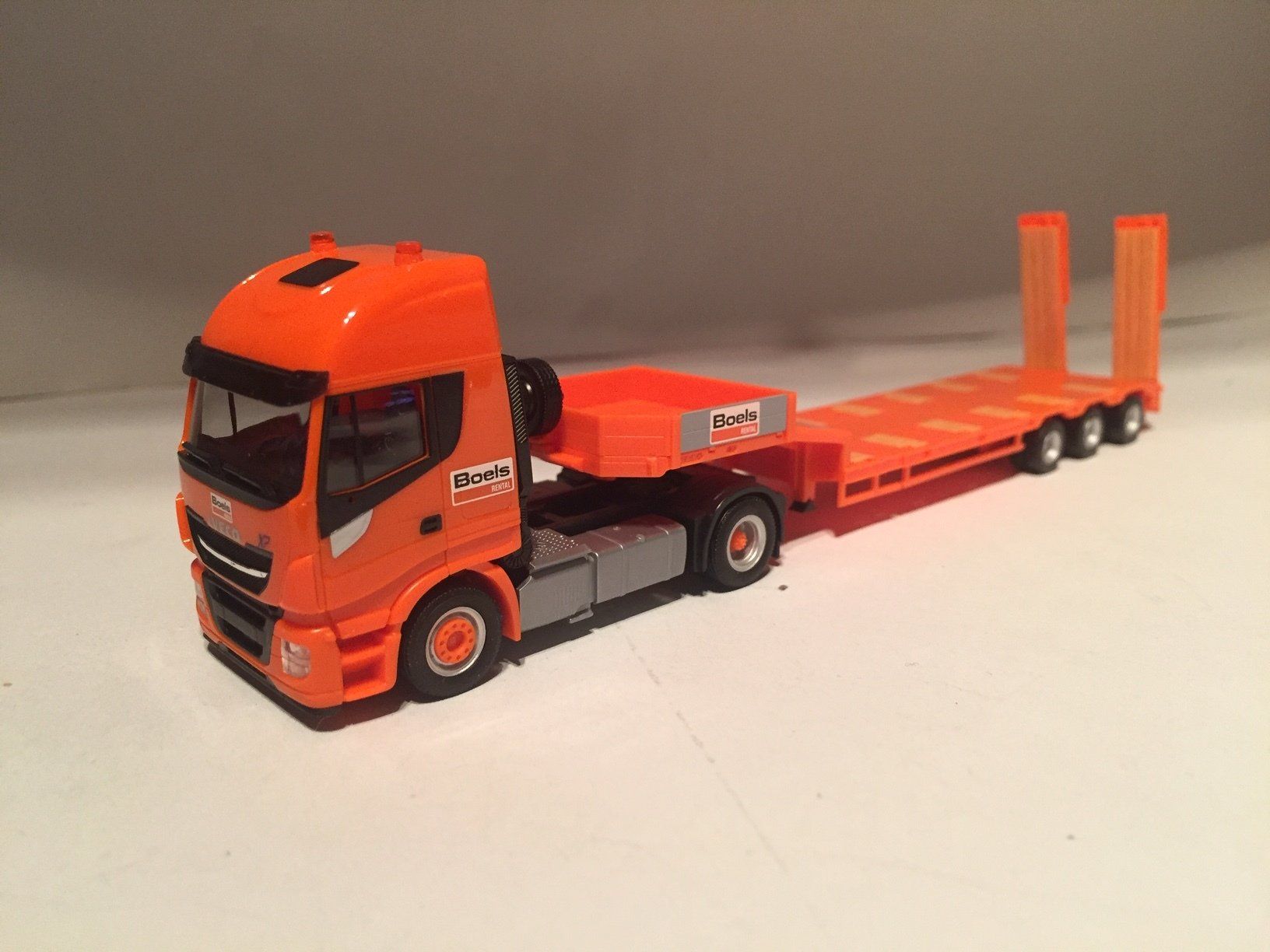 Boels Verhuur Herpa 309318 Iveco Stralis Low Boy Chassis+ Semitrailer