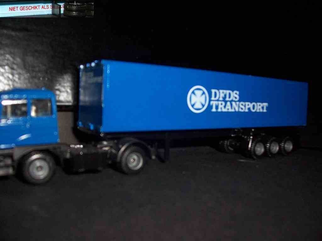 DFDS EFSI DAF 3300 dicht Logo tekst onderzijde