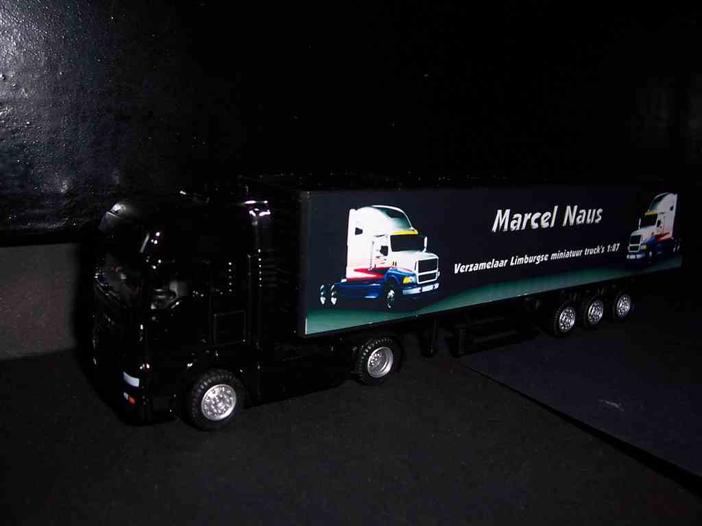 Eigen Model MAN TGA Zwart