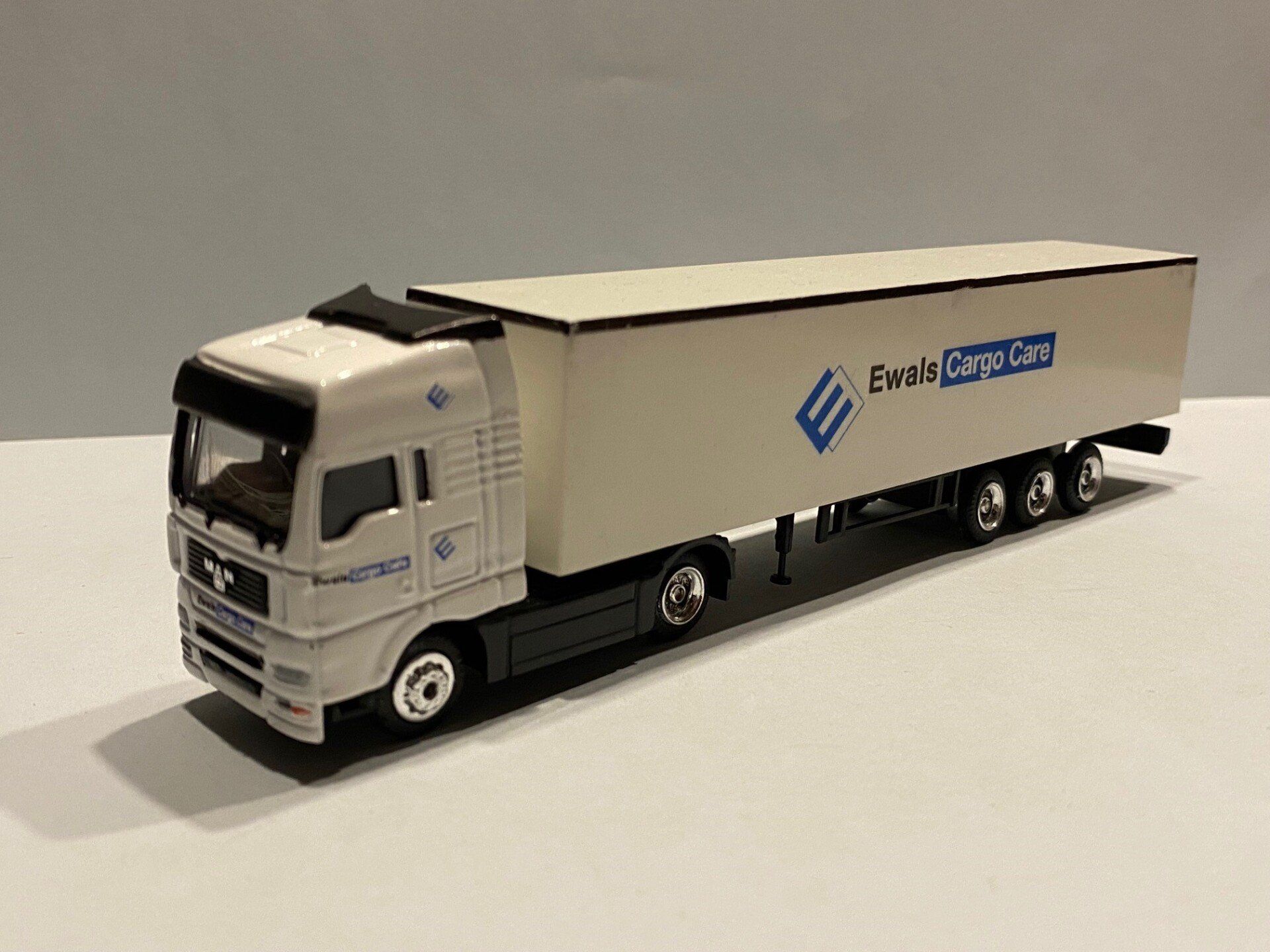 Ewals Cargo Care MAN TGA Made in China voorzijde