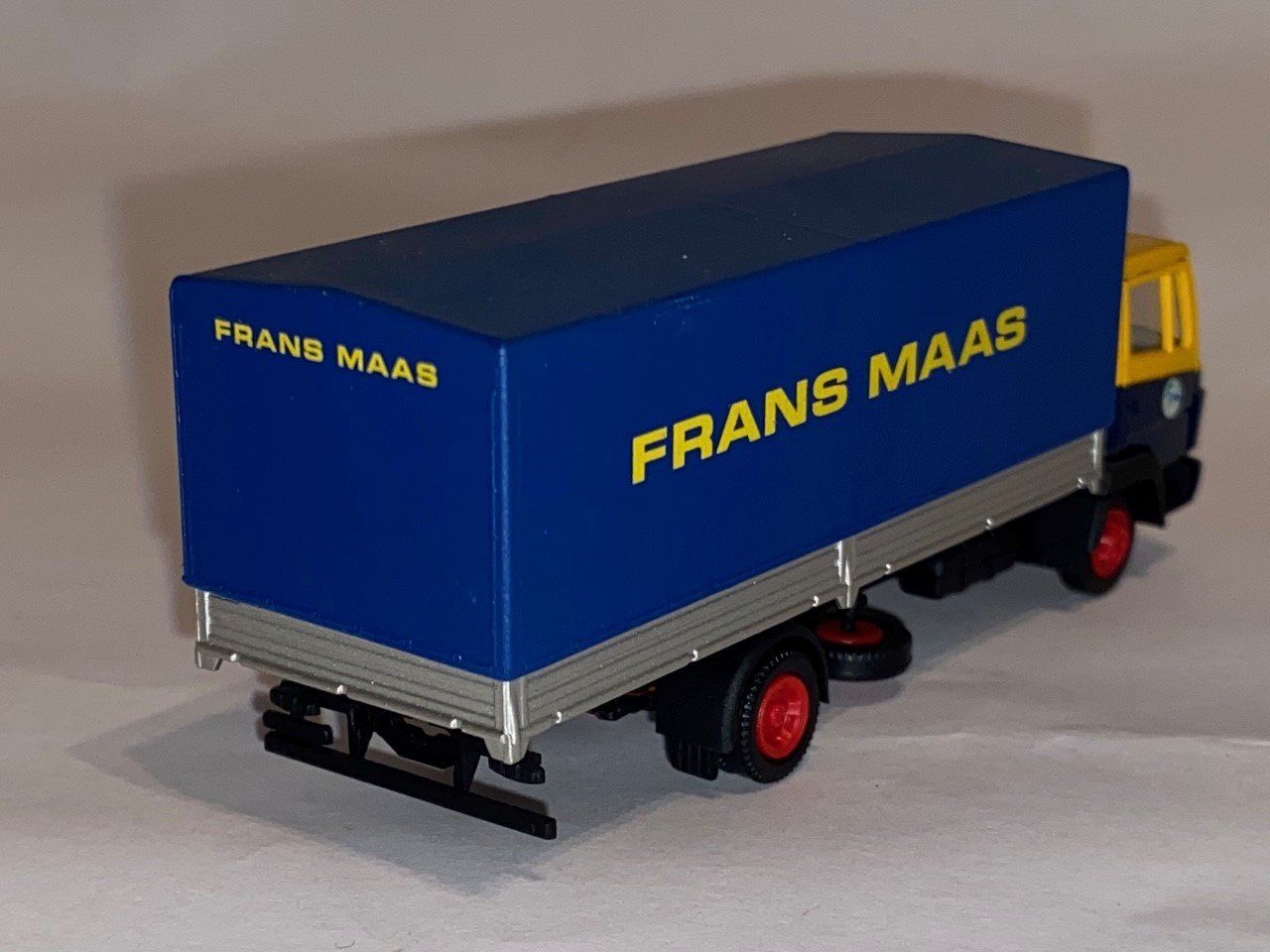 Frans Maas Herpa/Trienes MB Ecoliner laadbak tekst in het midden