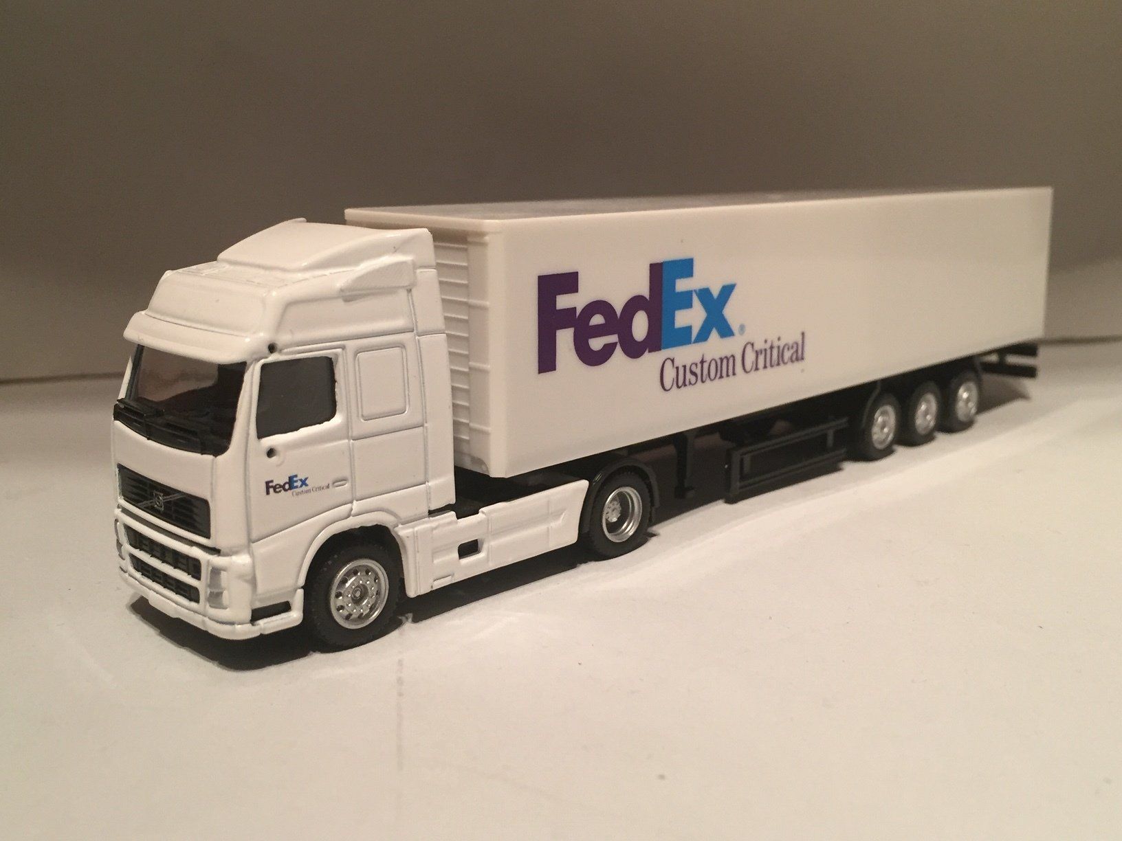 Fedex Custom Critical HollandOTO Volvo FH