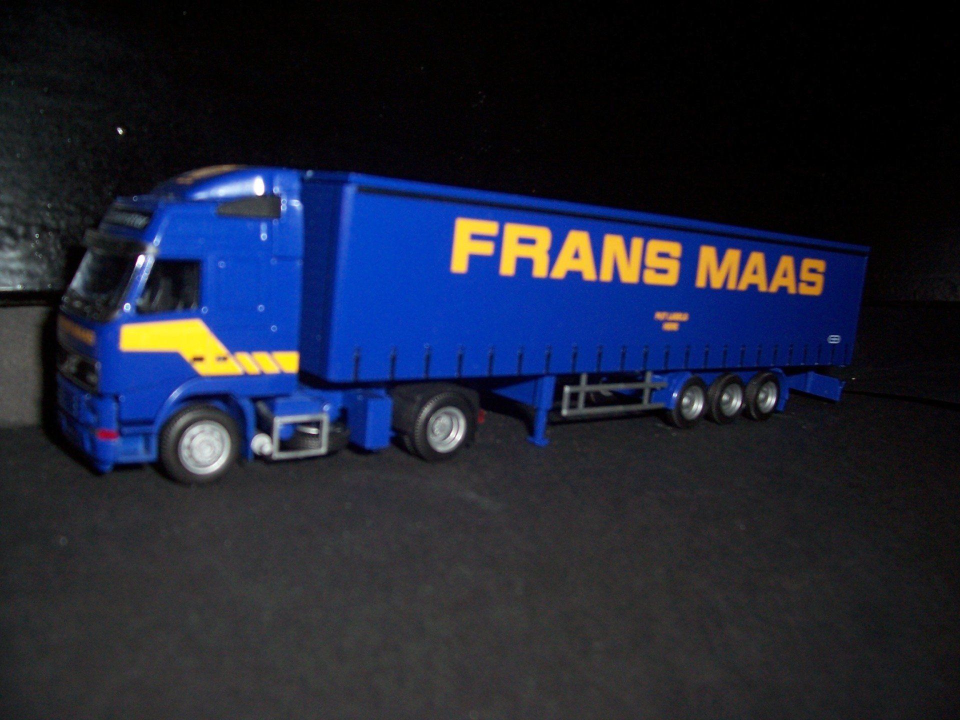 Frans Maas AMW-AWM Volvo FH van Hool oplegger/grote spoiler