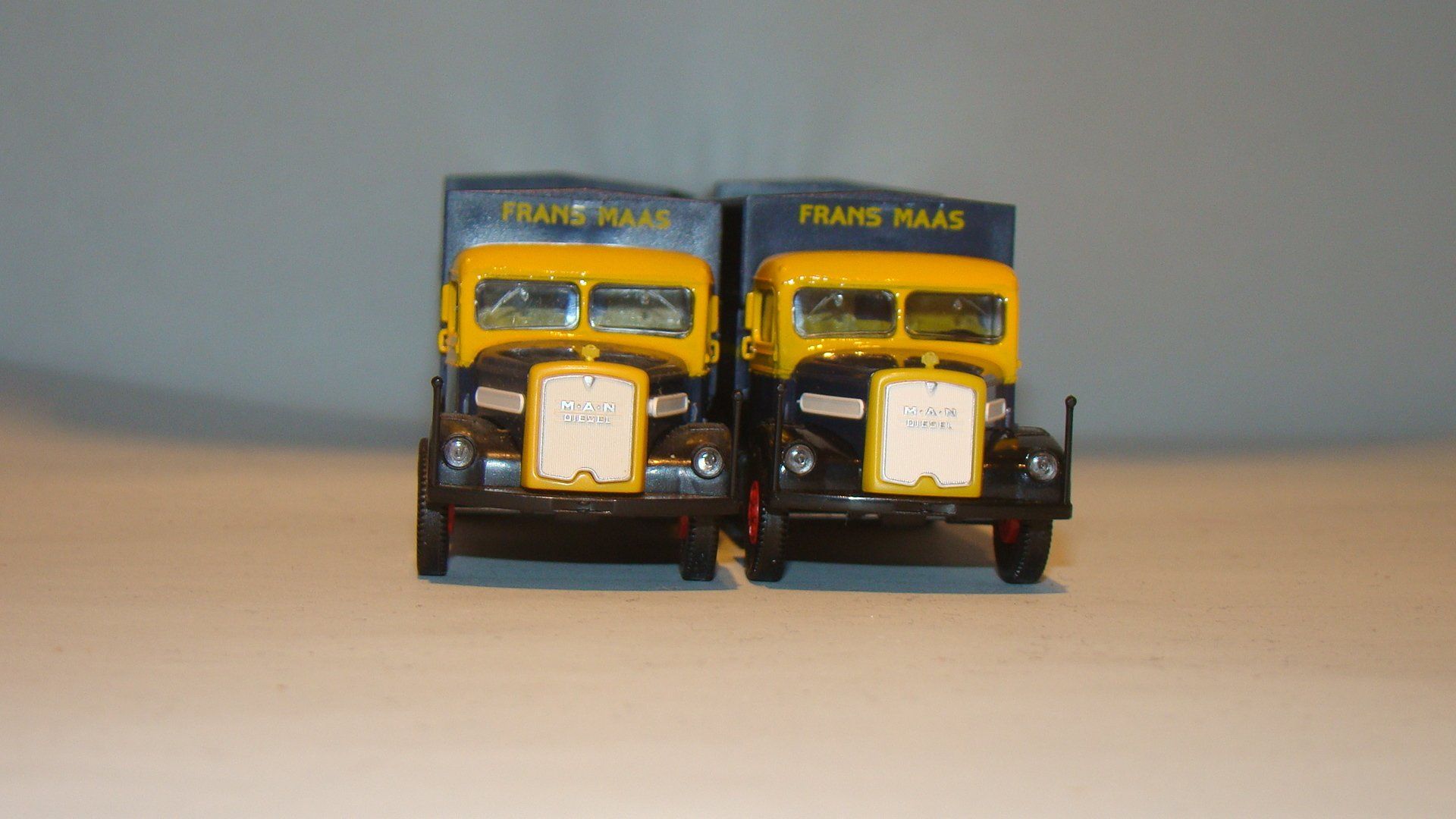 Frans Maas Brekina 7230 MAN F8 kleur verschillen