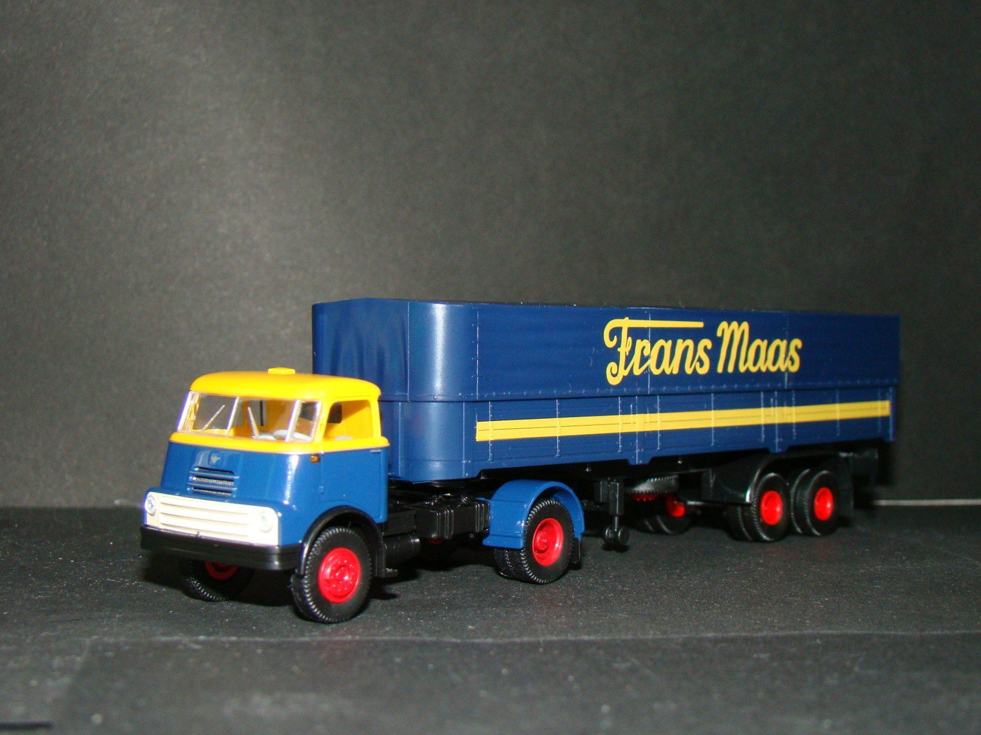 Frans Maas Brekina 85207 DAF DO2000