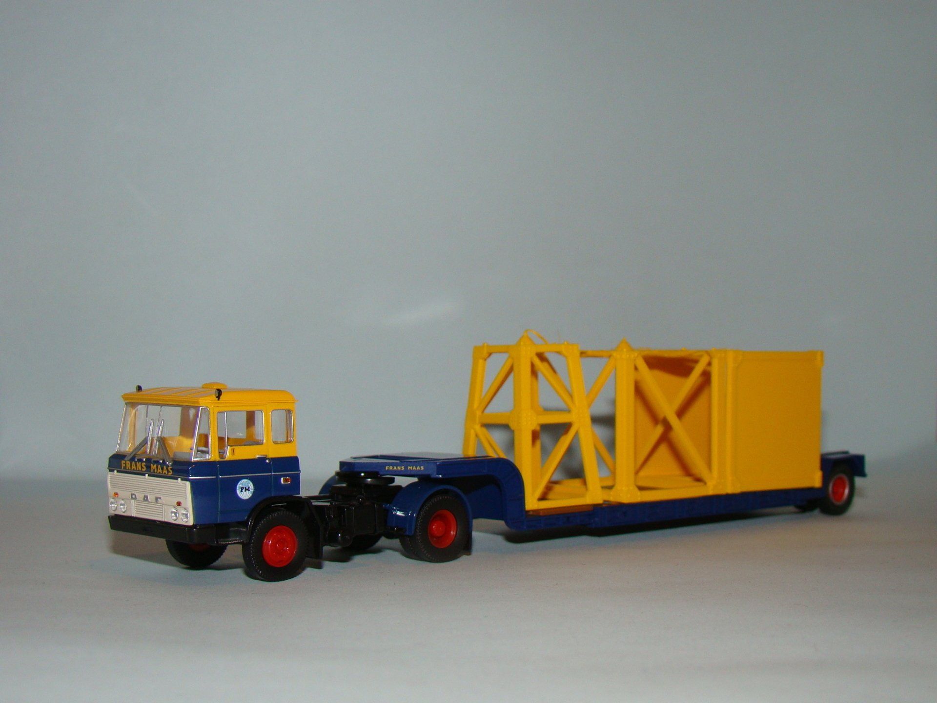 Frans Maas Brekina 85257 DAF 2600 dieplader