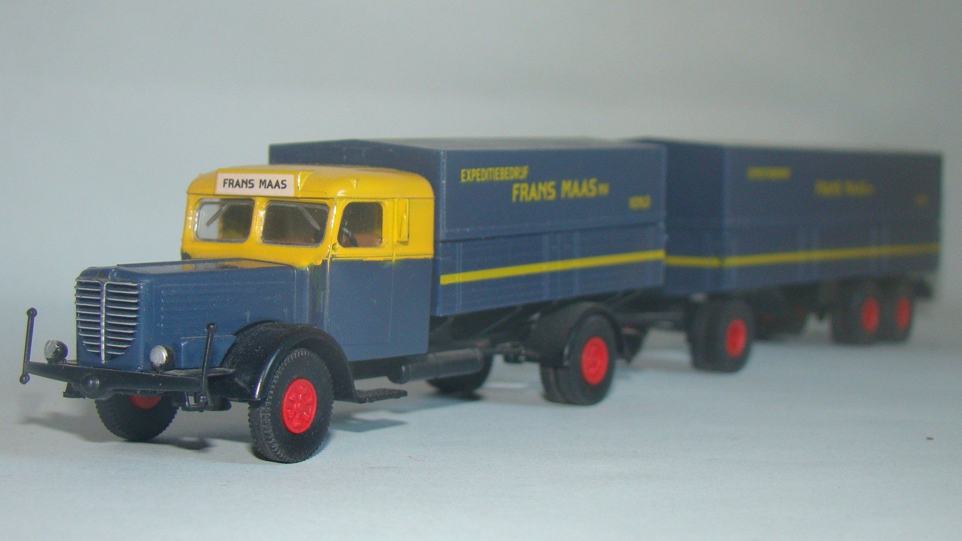 Frans Maas Brekina 9915 Bussing 8000