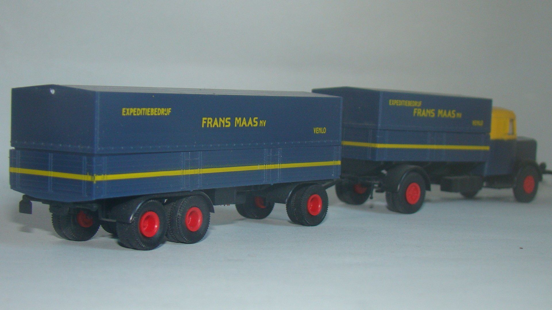 Frans Maas Brekina 9915 Bussing 8000