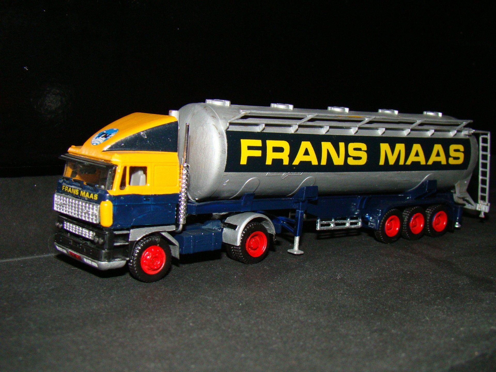 Frans Maas Herpa DAF 3300 witte grille Silo eigenbouw