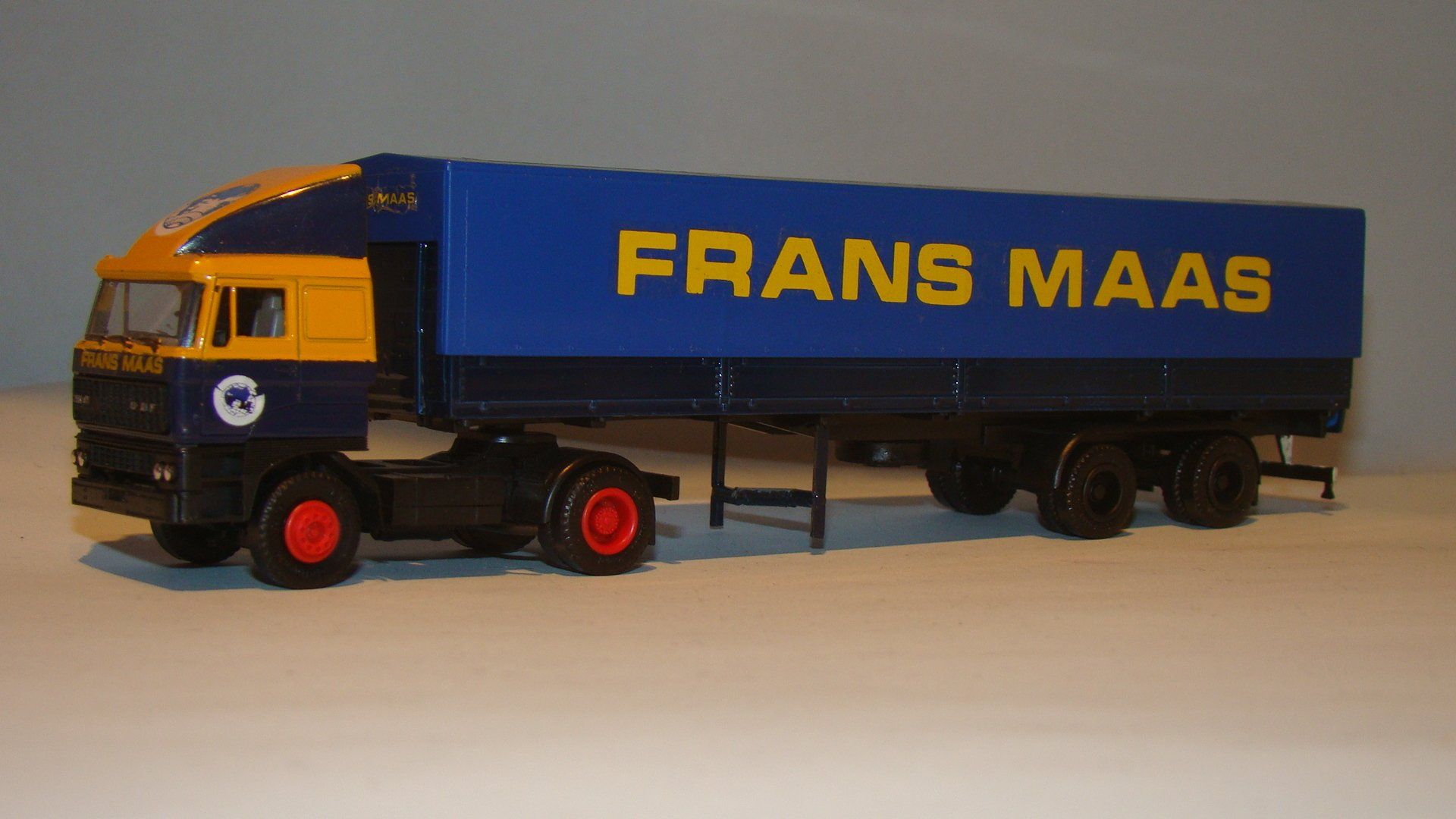 Frans Maas Herpa DAF 3300 Zwarte grille zelfbouw