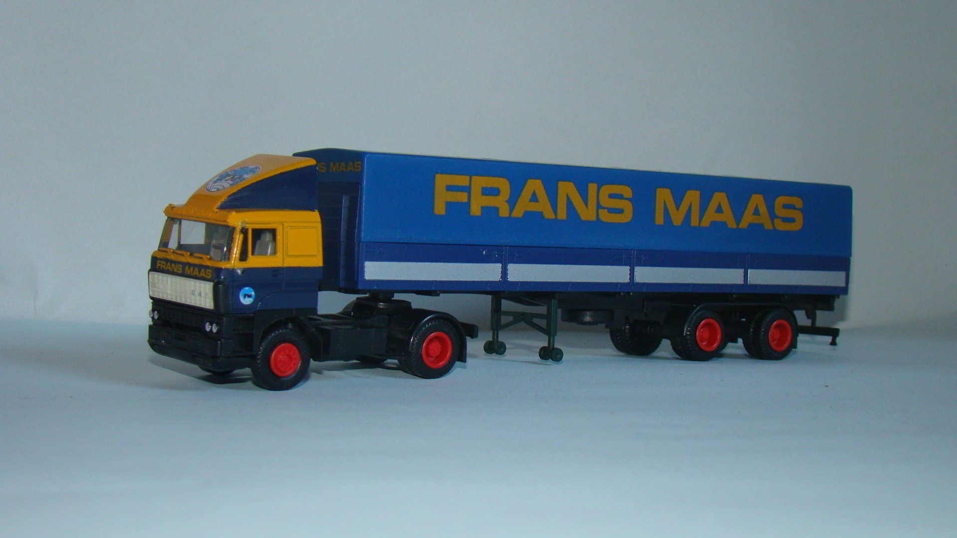 Frans Maas Herpa DAF 3600 2 assige Trailer
