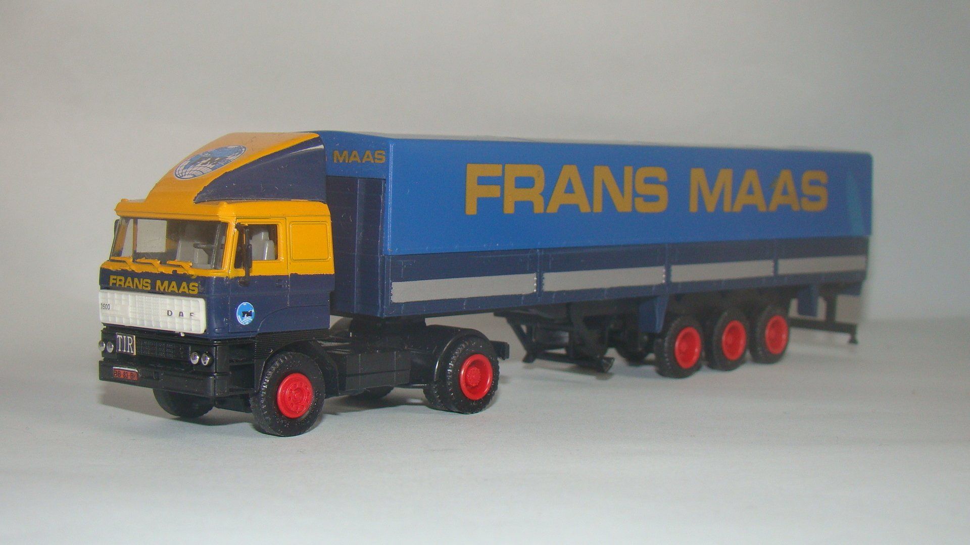 Frans Maas Herpa DAF 3300 Witte grille verbouwd