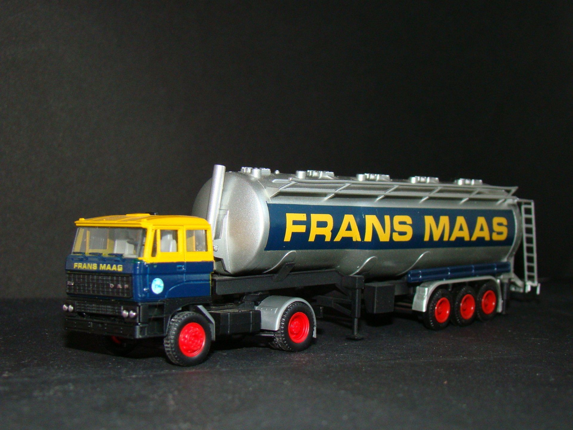 Frans Maas Herpa / Trienes DAF 3300 Silo Trailer zwarte grille