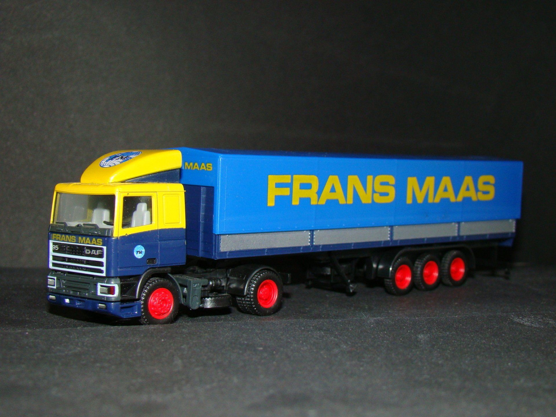 Frans Maas Herpa DAF 95 witte grill