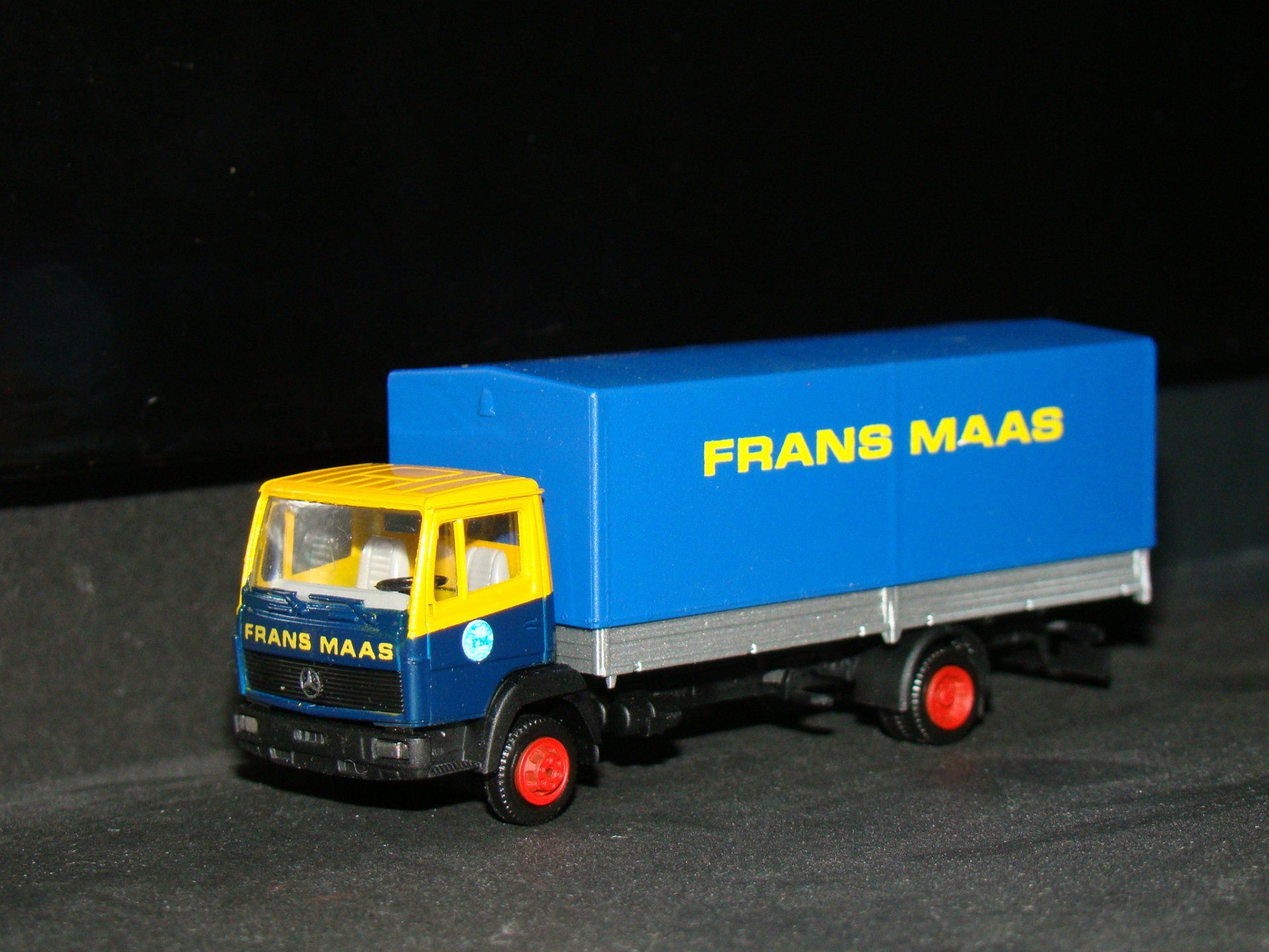 Frans Maas Herpa/Trienes MB Ecoliner Laadbak tekst bovenaan