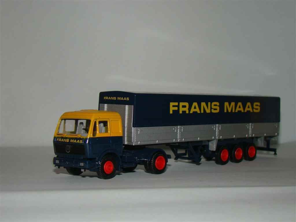 Frans Maas Herpa MB zwarte grille, zilvere trailer eigenbouw
