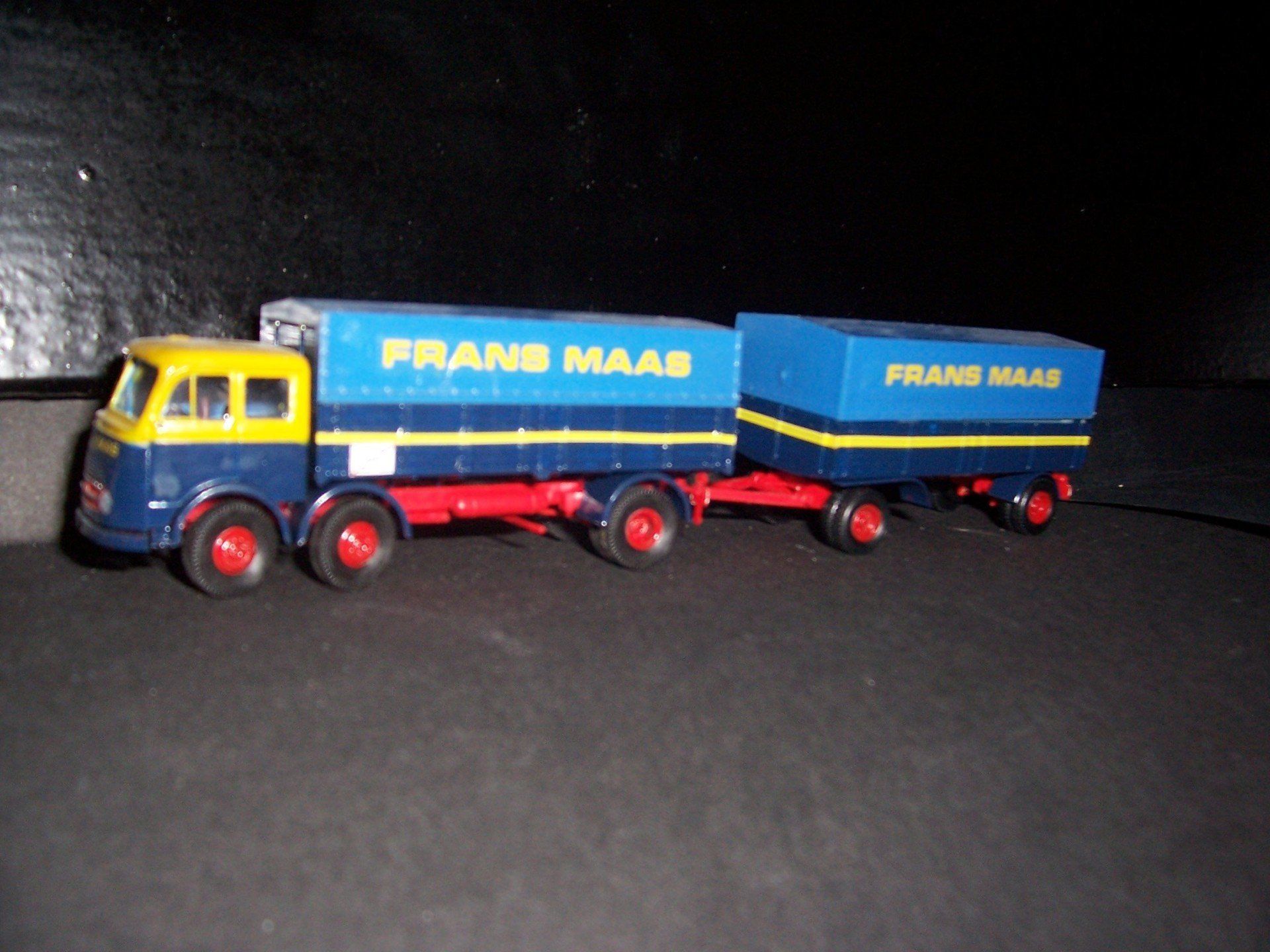 Frans Maas Herpa MB Pluto eigenbouw