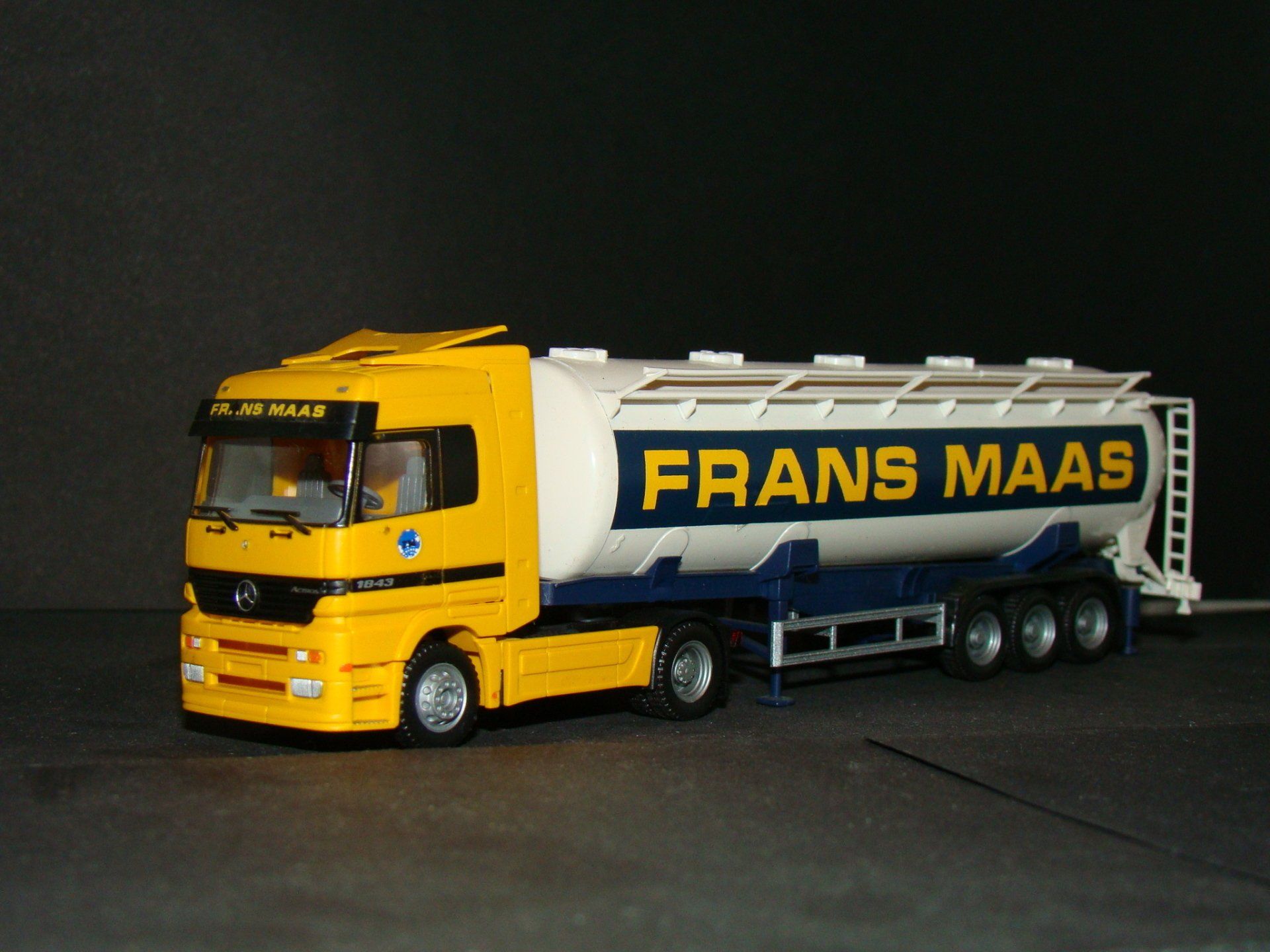 Frans Maas Herpa MB Silo Trailer wit