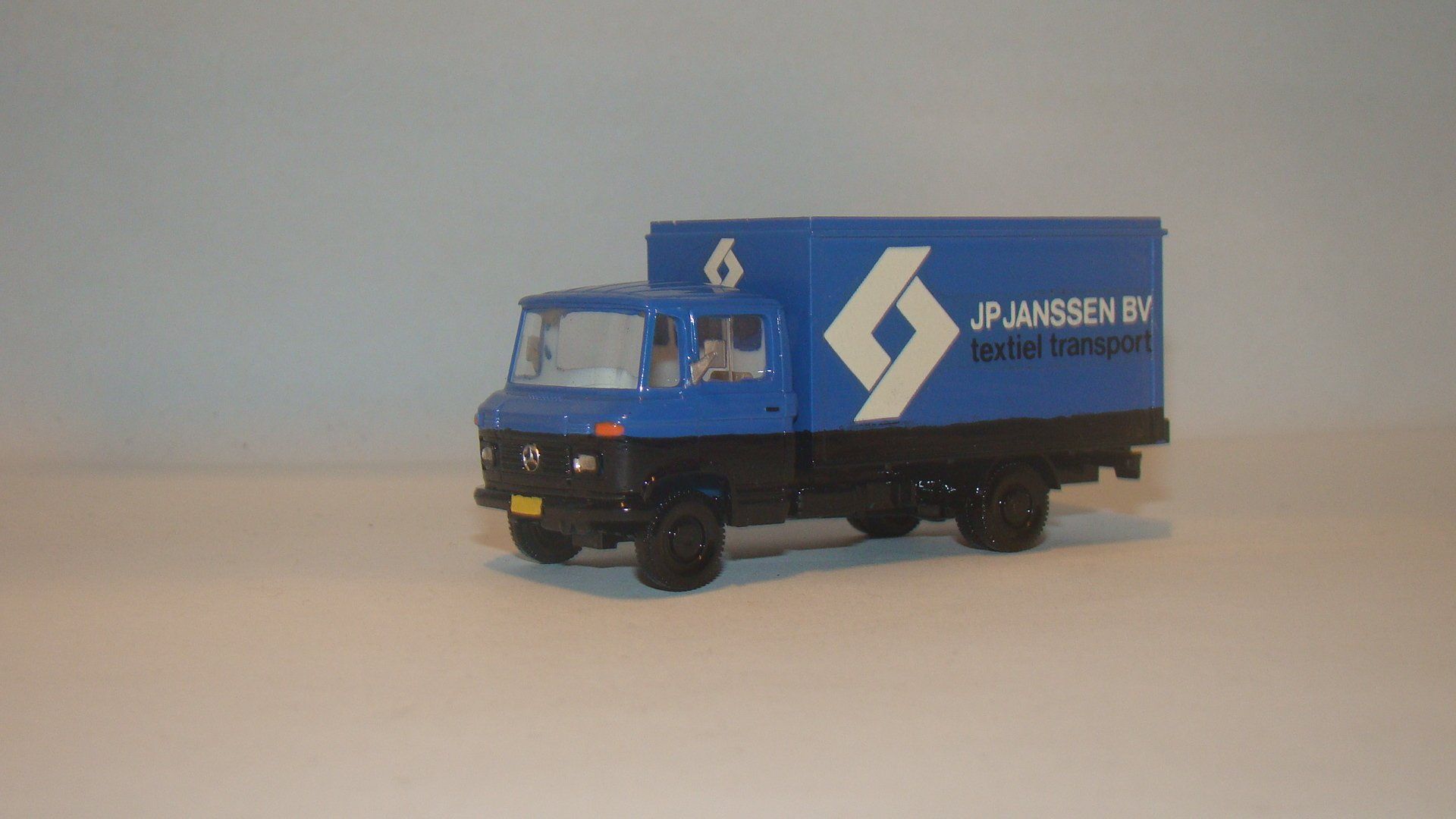 JP Janssen Herpa Eigenbouw MB 709 Motorwagen