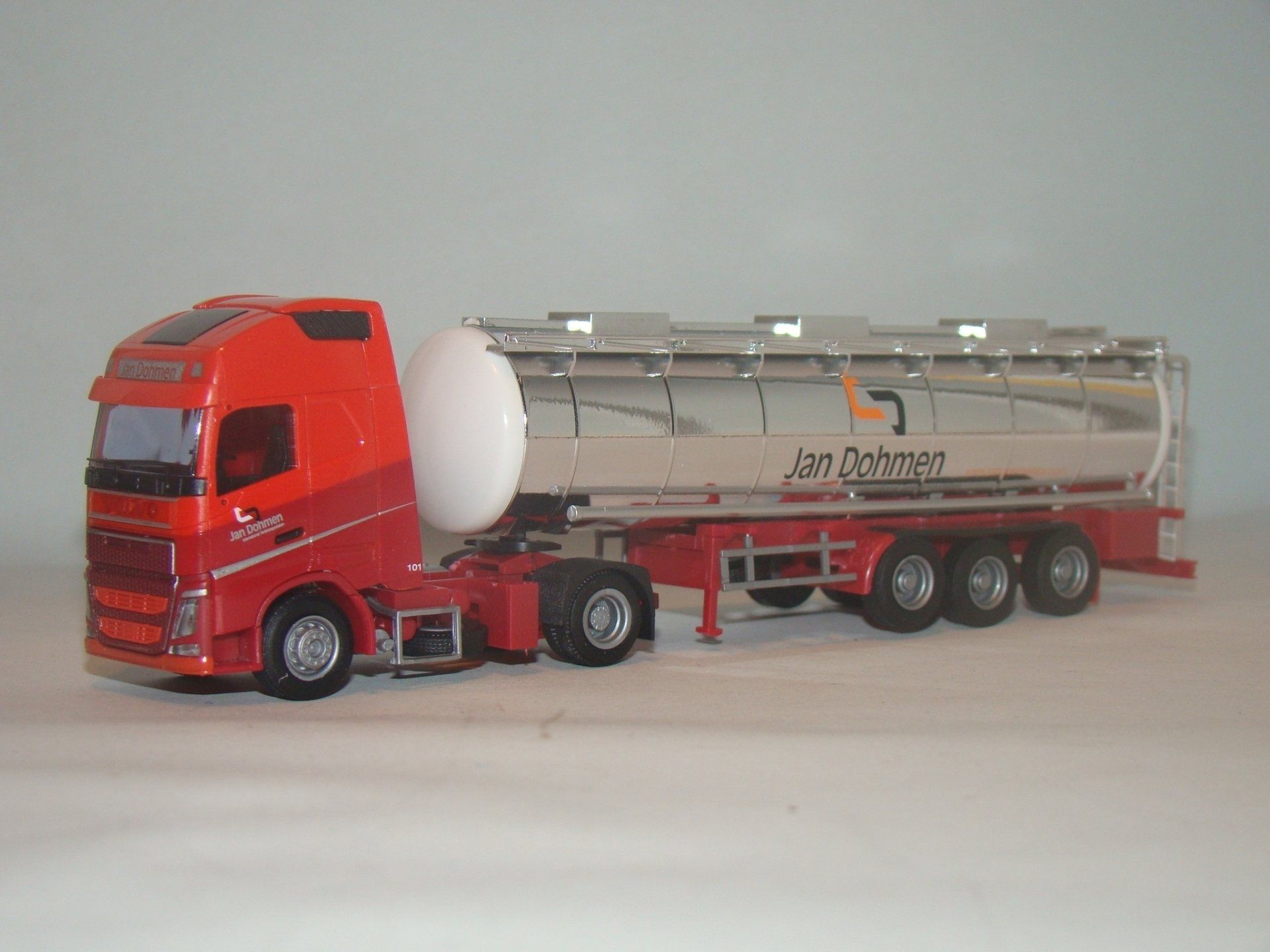 Jan Dohmen AWM-AMW 75225 Volvo 12 XL & Tanktrailer nr.101