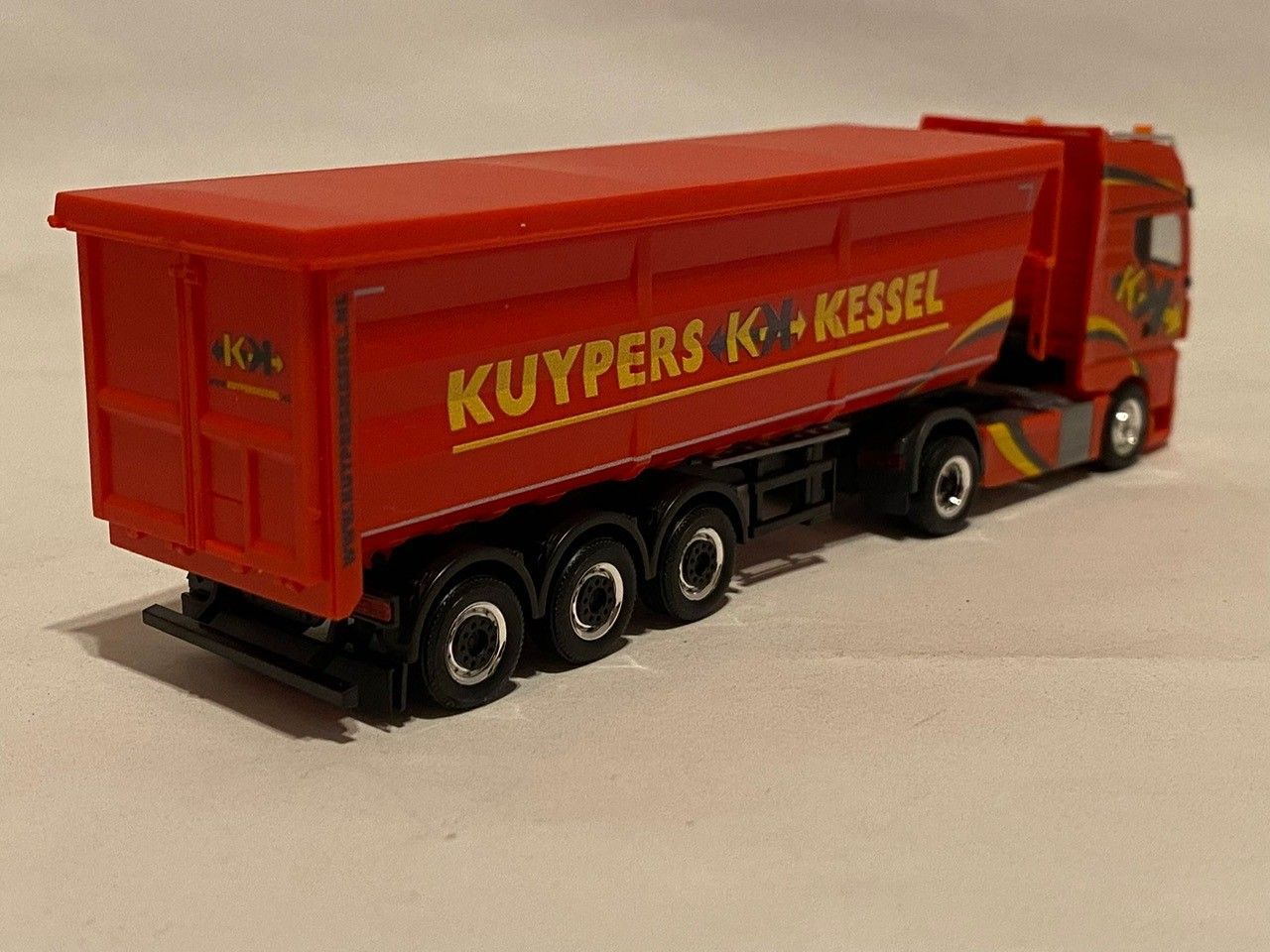 Kuypers Kessel Herpa 319065 MAN YGX GX SZ achterzijde