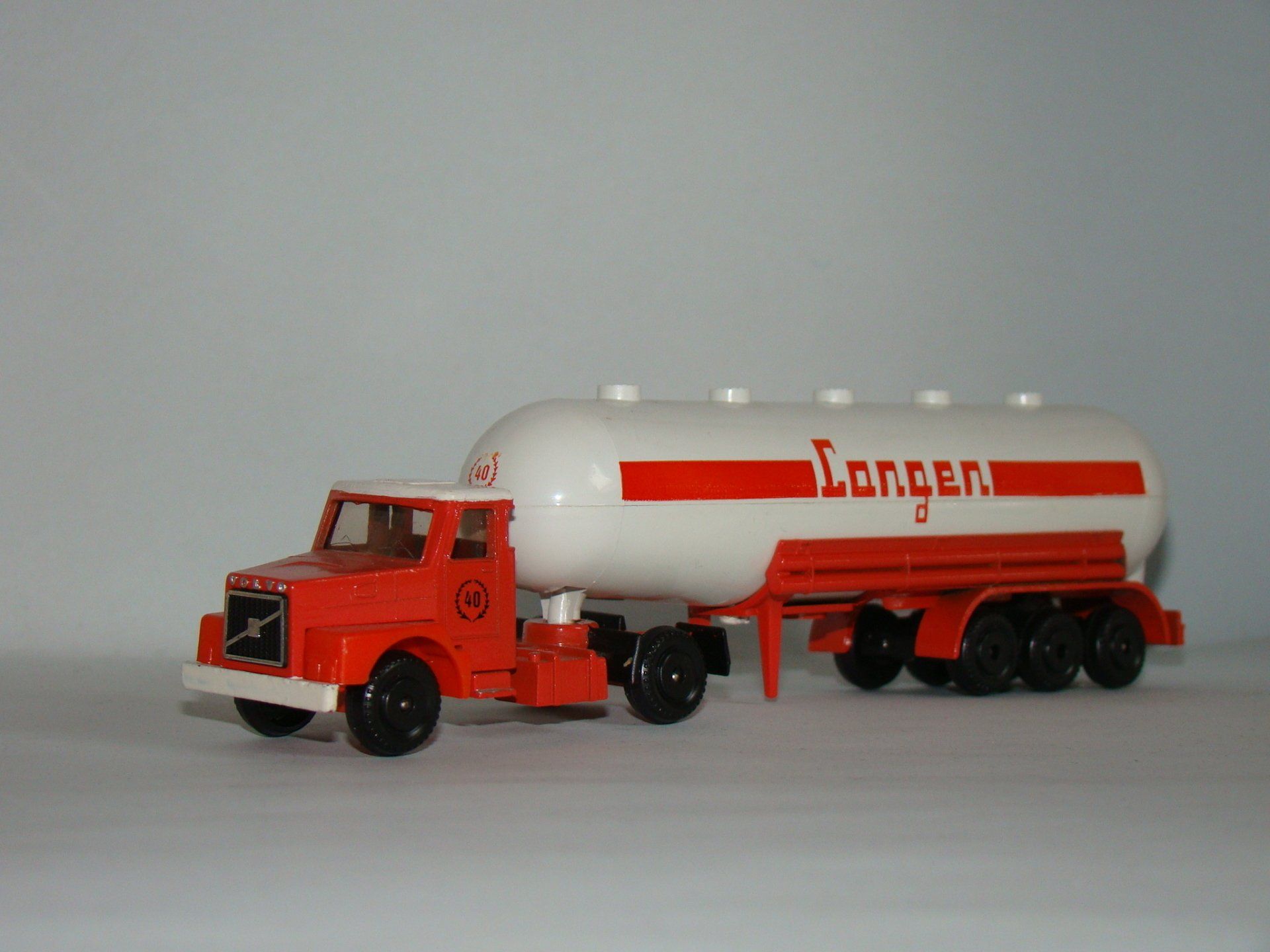 Langen EFSI Volvo FL10 Trekker met Wit dak