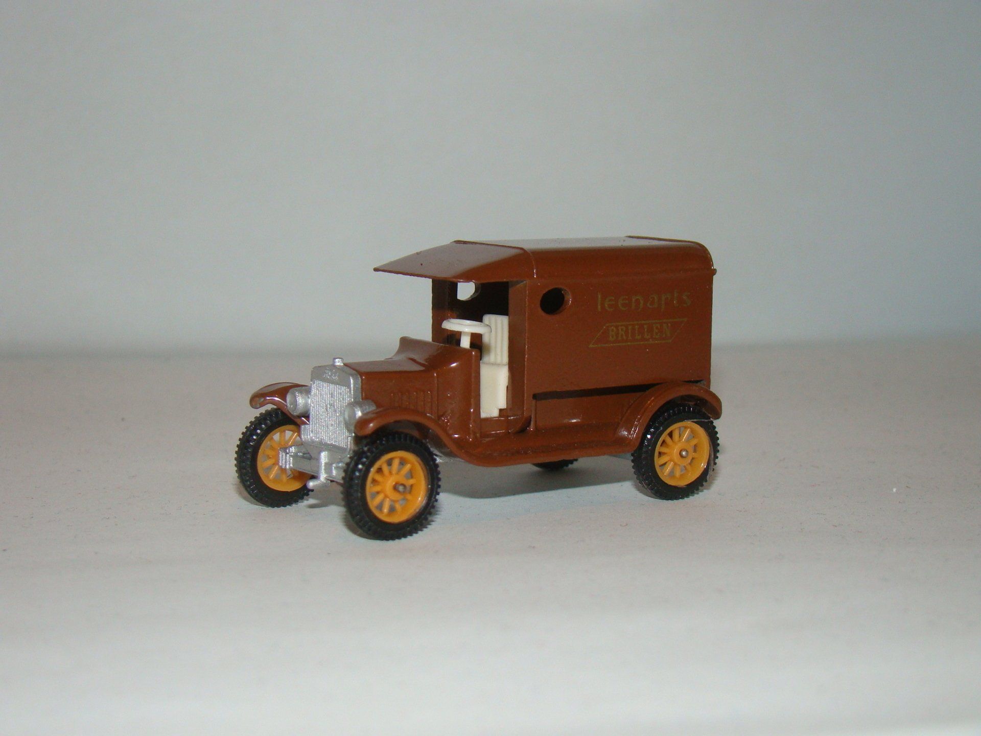 Leenarts Brillen & Opticien EFSI T-Ford 1918 Bruin