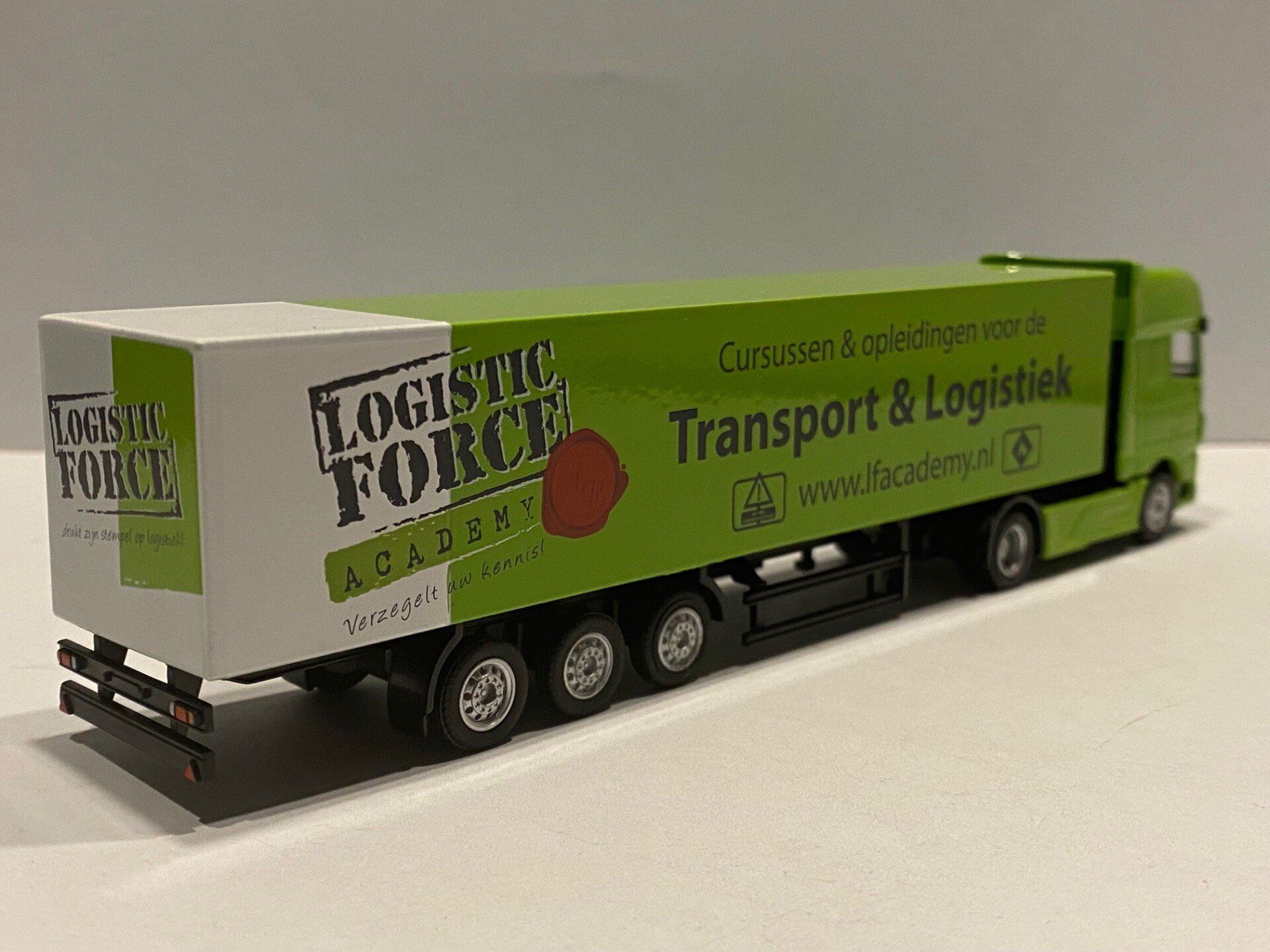 Logistic Force Holland OTO DAF XF106 achterzijde