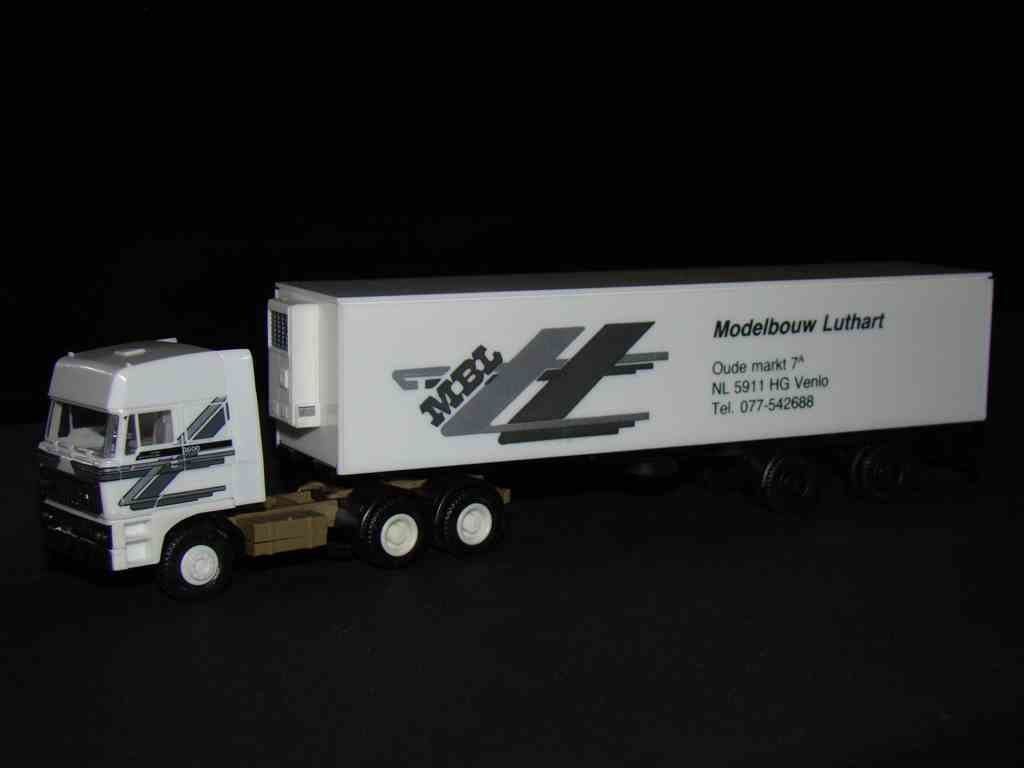 Luthart Modelbouw Herpa DAF 3300 SC witte velgen 3 asser