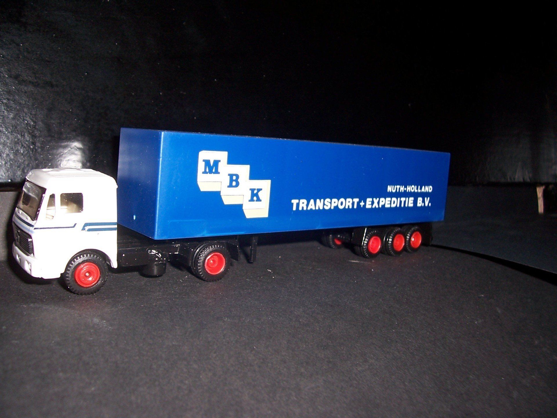 MBK Nuth EFSI MB rode velgen op trailer