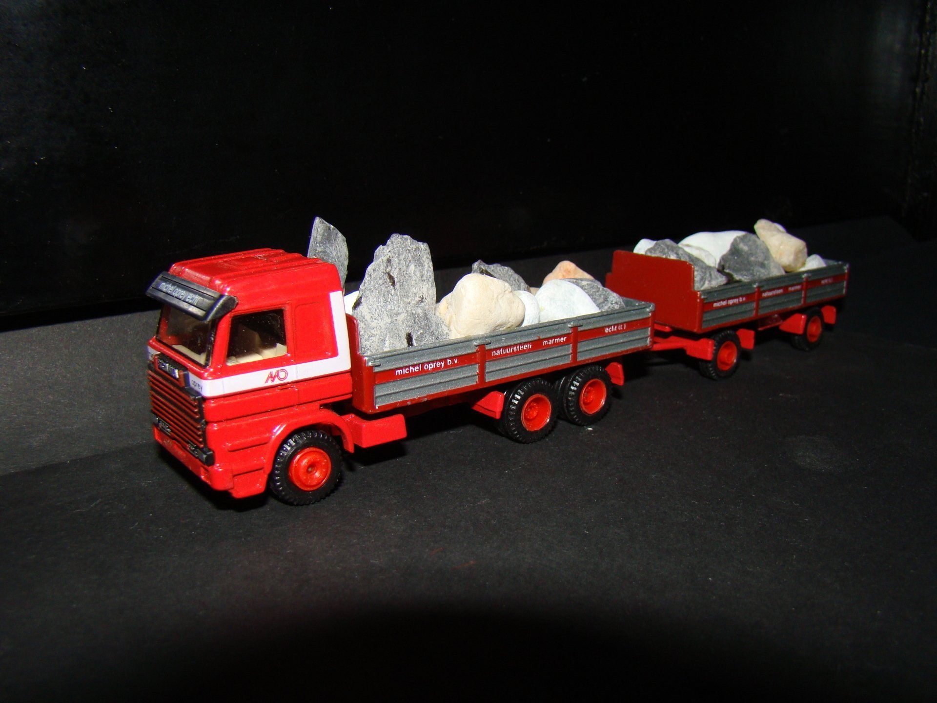 Michel Oprey EFSI Scania 143 bonte lading