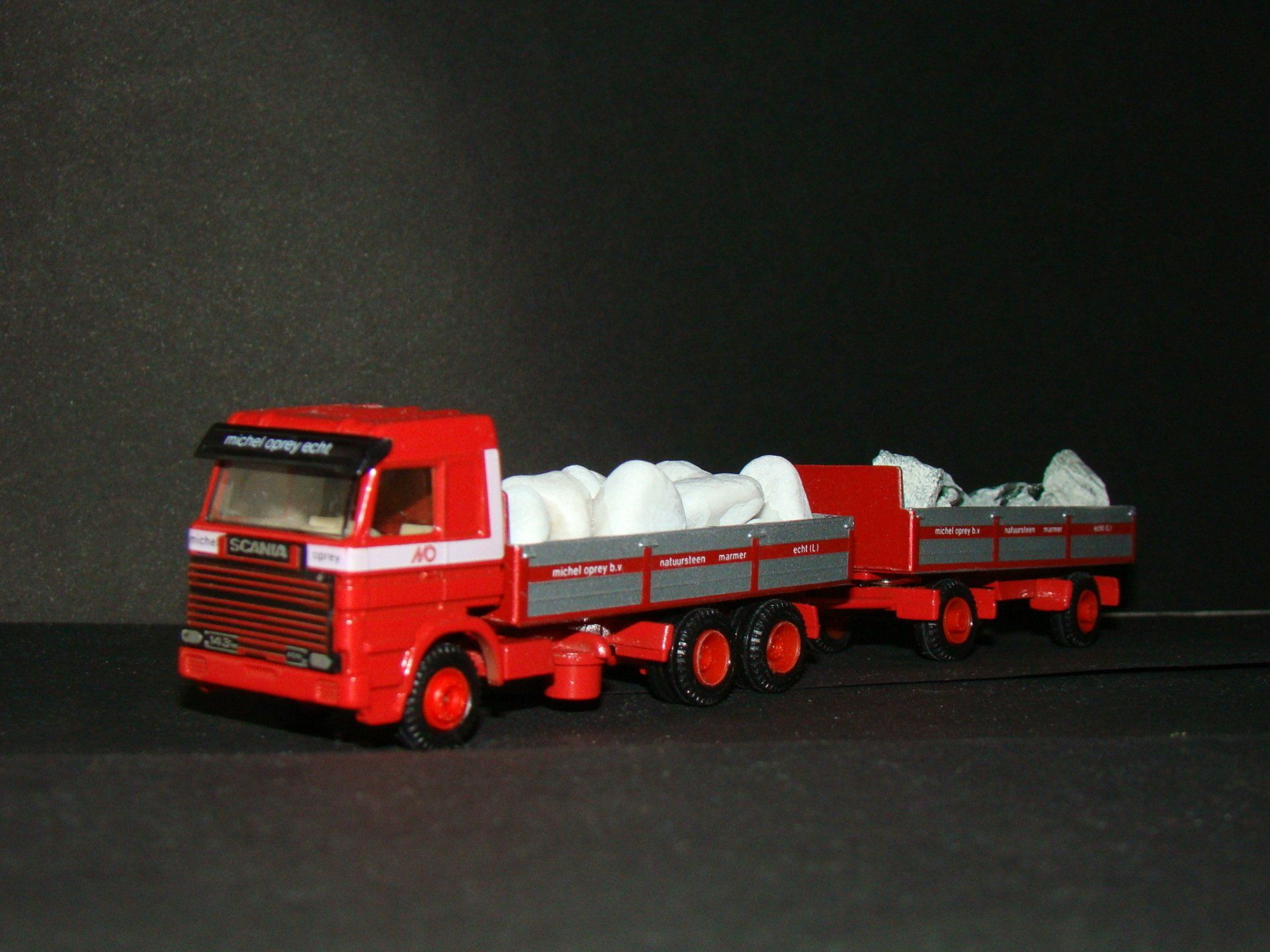 Michel Oprey EFSI Scania 143 witte / gijze lading