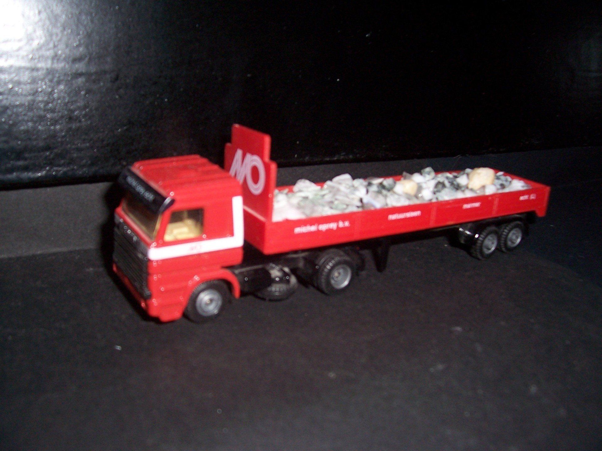 Michel Oprey EFSI Scania 143 kleine steentjes