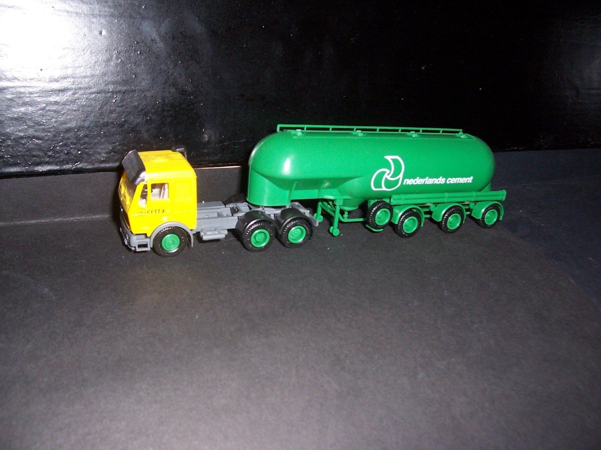 Nederlandse Cement Herpa 811089 MB2235 35 Ton