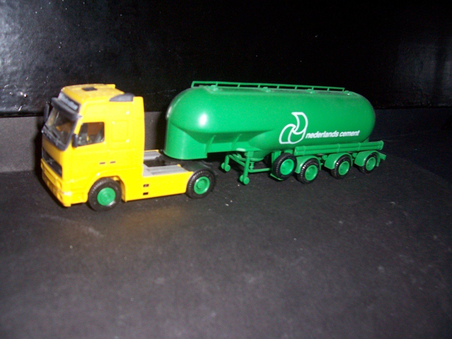 Nederlandse Cement Herpa Volvo