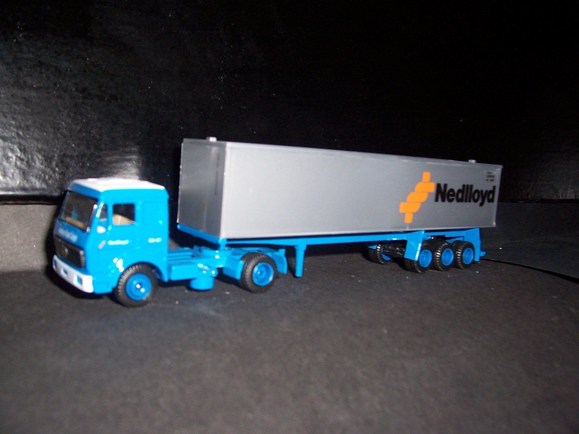 Nedlloyd EFSI MB Logo achter 3 asser