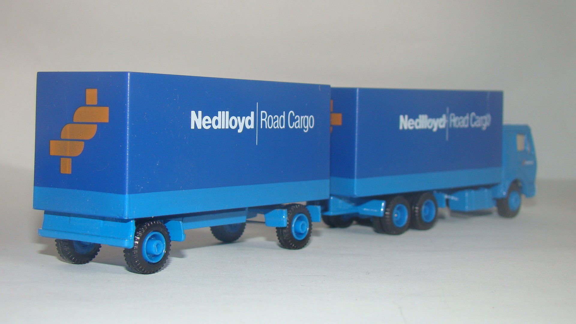 Nedlloyd EFSI MB witte trekker dak zonder complete opdruk voorzijde achterzijde aanzicht