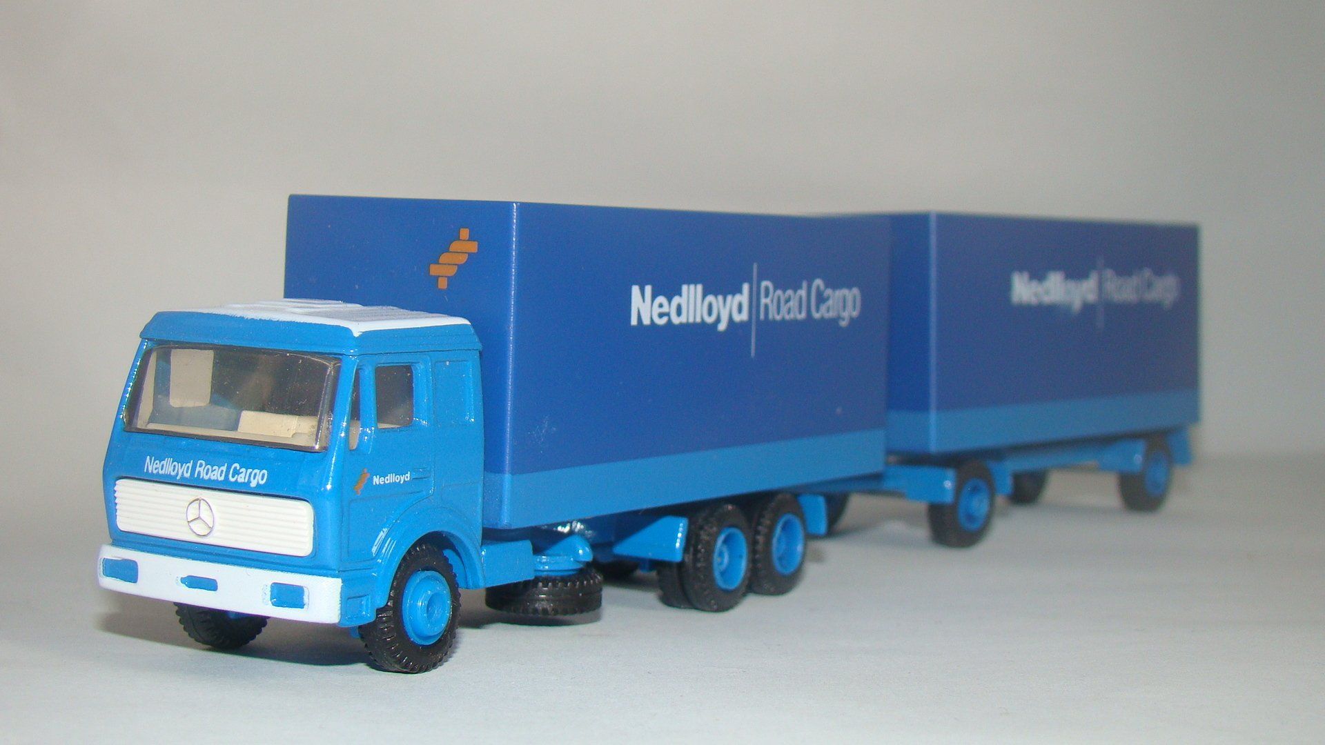 Nedlloyd EFSI MB witte trekker dak zonder complete opdruk voorzijde