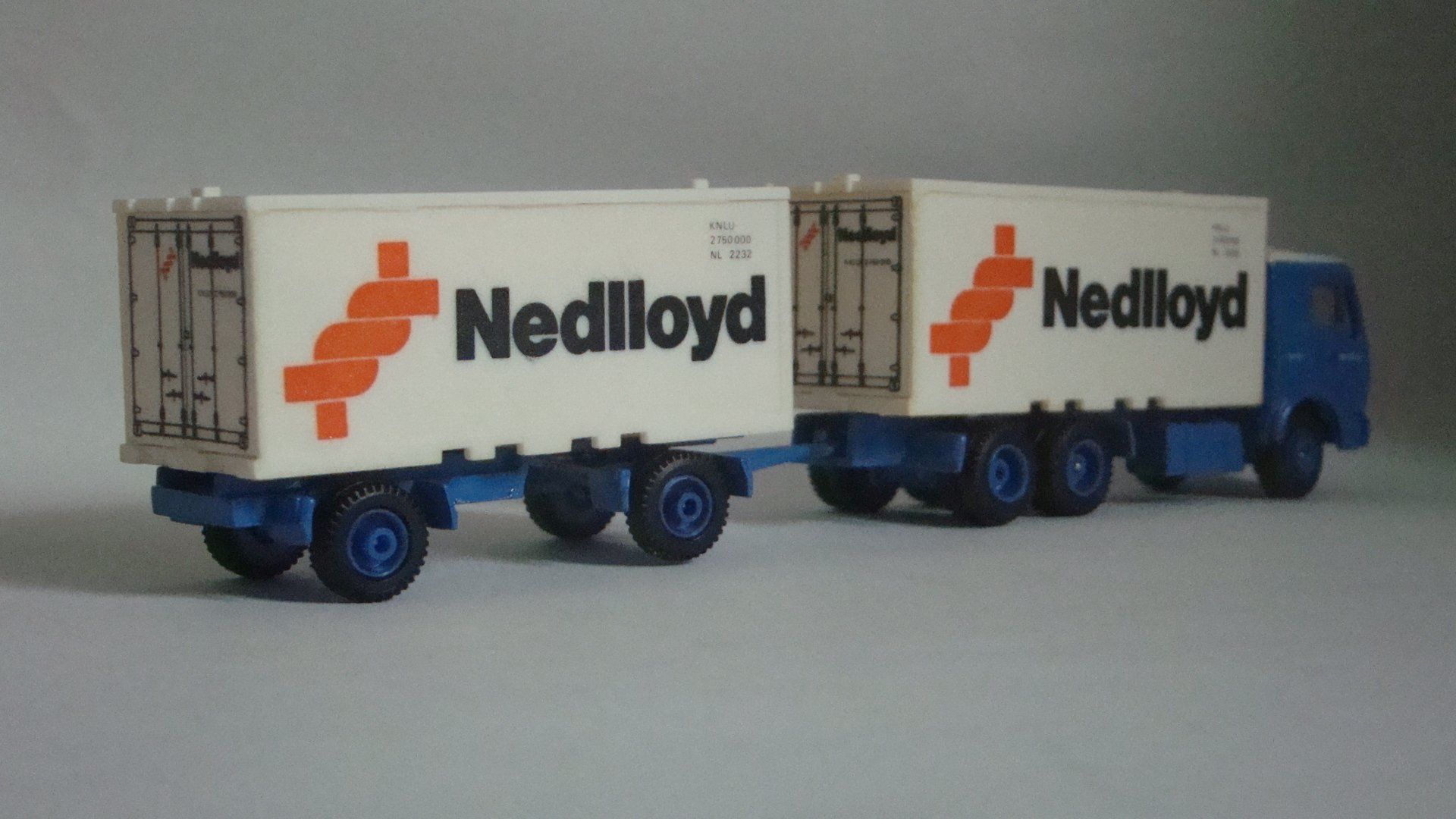 Nedlloyd EFSI MB witte laadbakken achterzijde