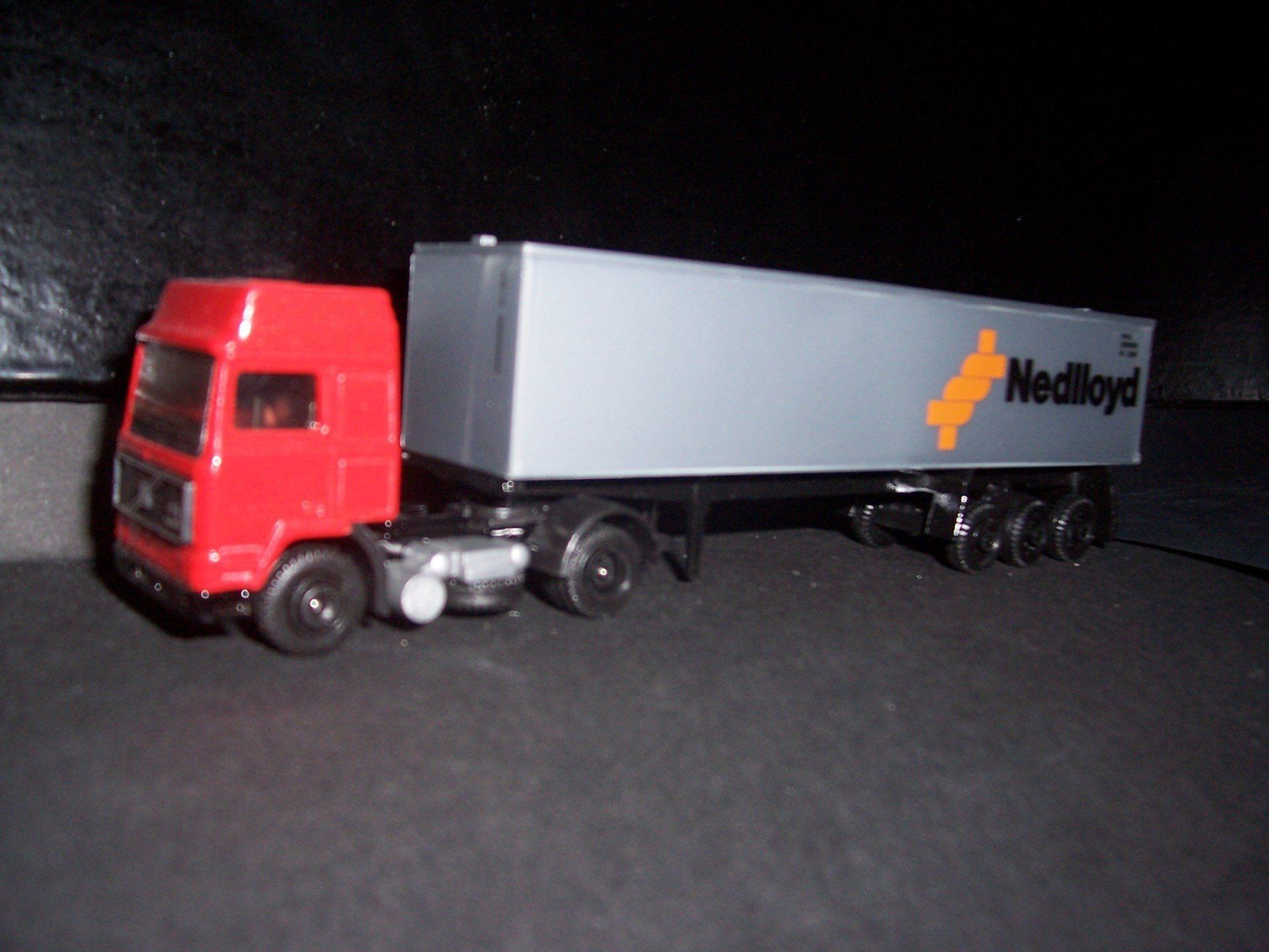 Nedlloyd EFSI Volvo Logo Achter 3 asser trailer