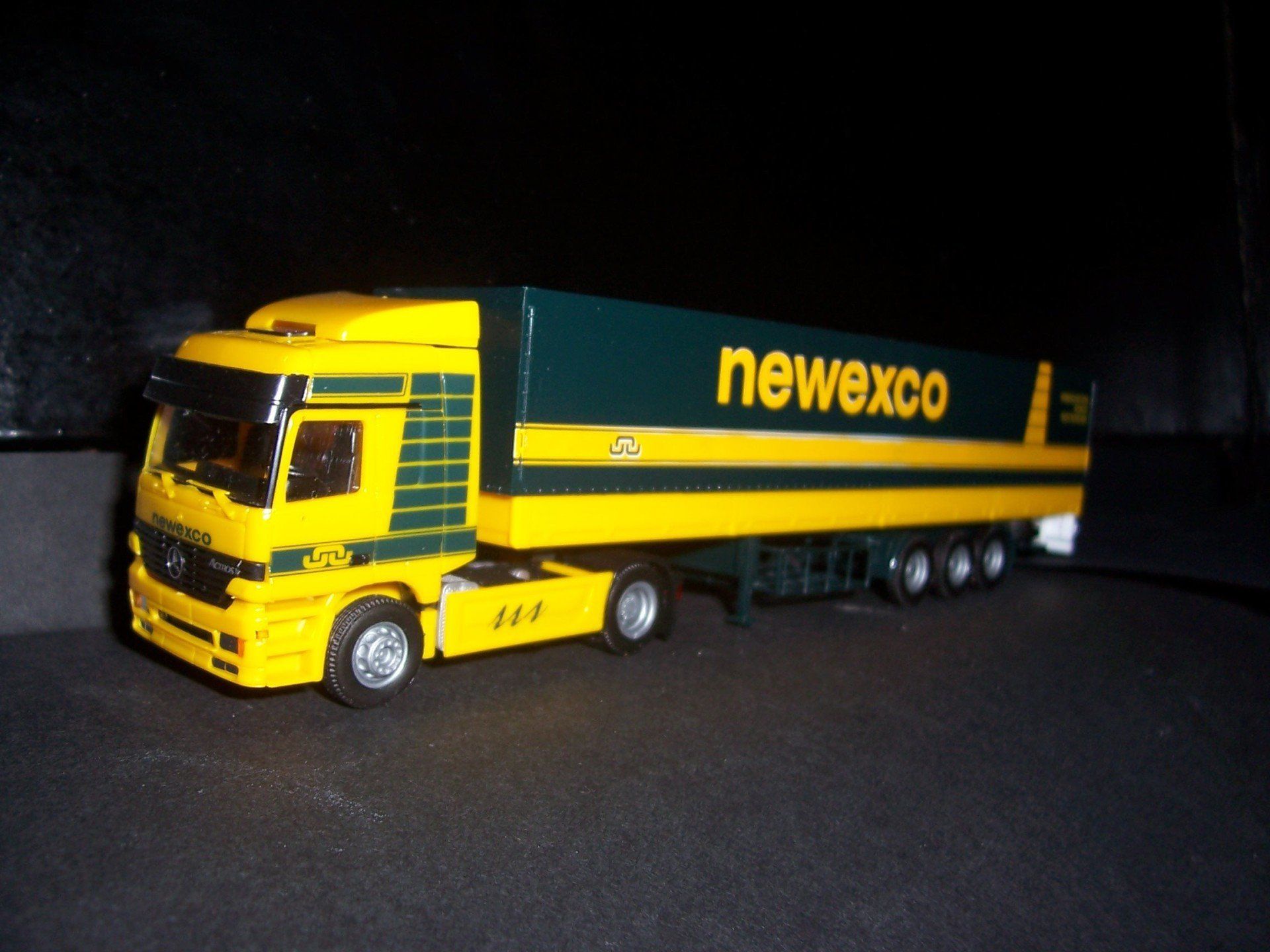 Newexco AWM-AMW 70892 MB Actros