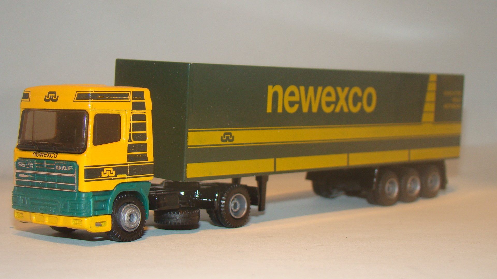 Newexco EFSI DAF 95 SC Groene Grill