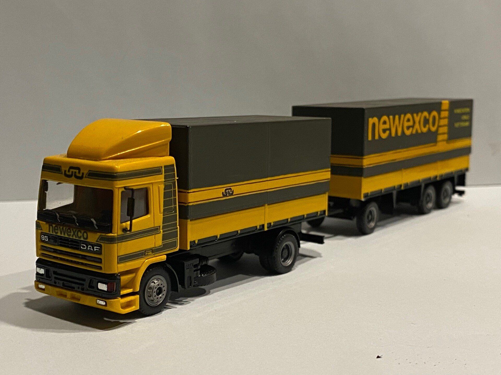 Newexco Herpa DAF 95 Combi Eigenbouw