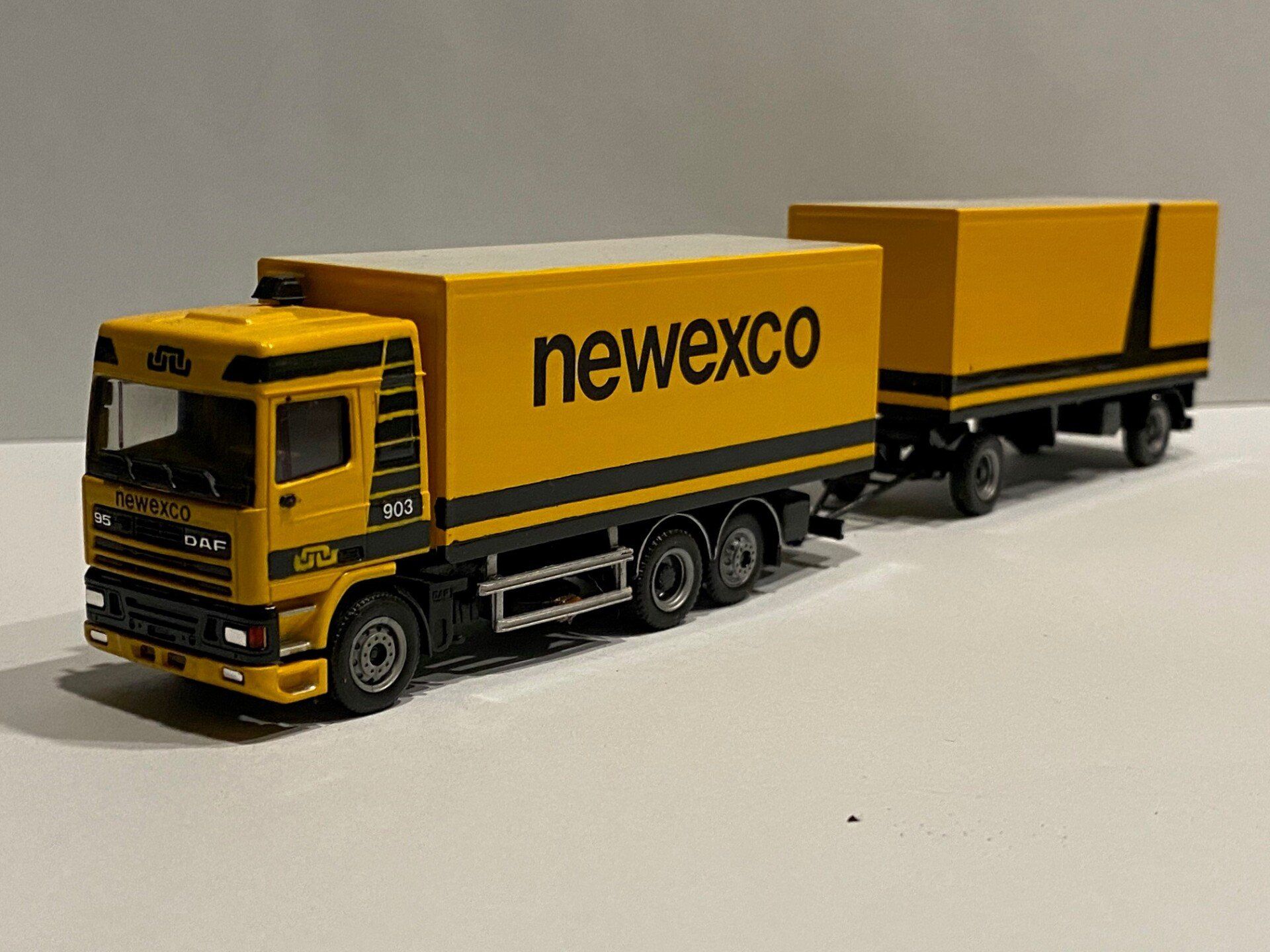 Newexco Herpa DAF 95 SC Combi Eigenbouw